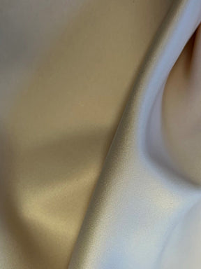 Austernfarbener Polyester, leichter Duchess-Satin - P44