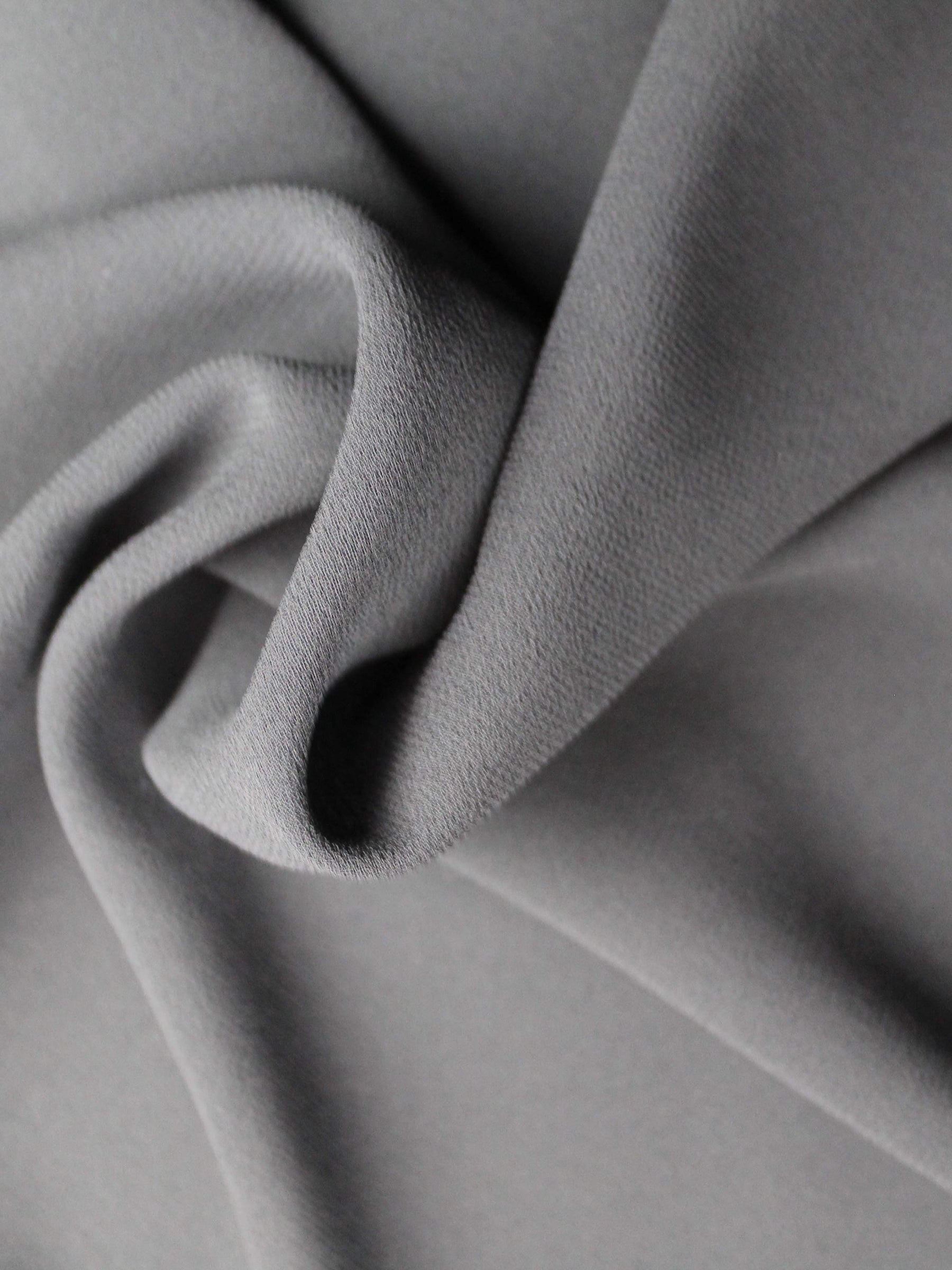 Schwarzer Polyester-Georgette - Silhouette