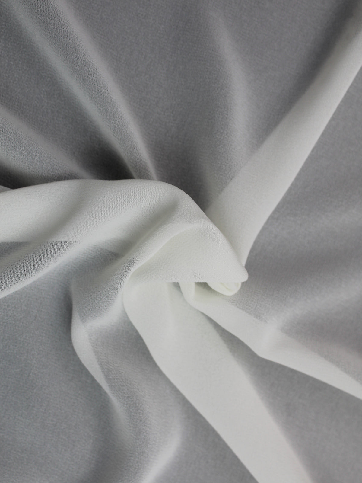 Schwarzer Polyester-Georgette - Silhouette