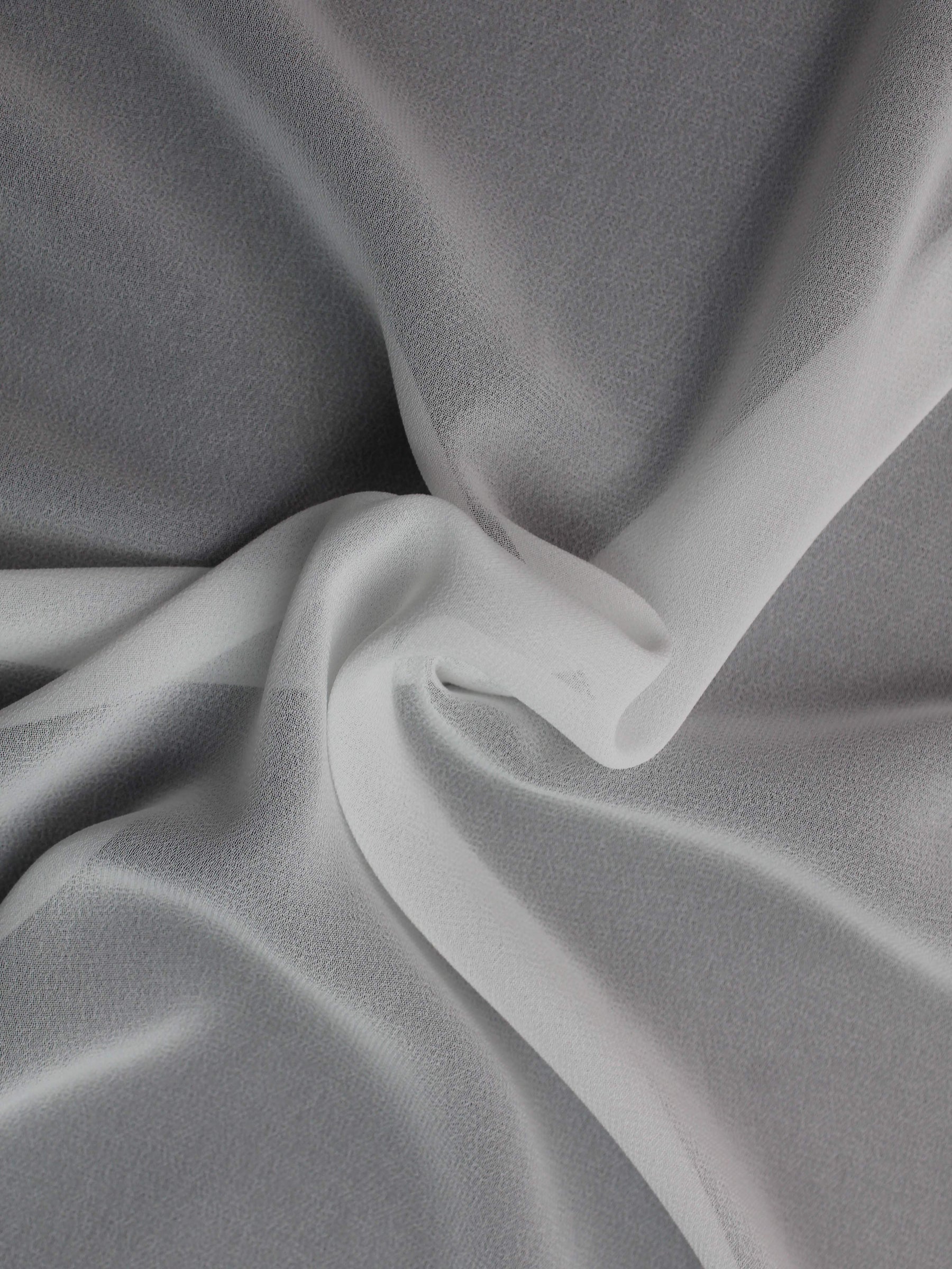 Schwarzer Polyester-Georgette - Silhouette