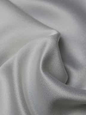 Elfenbeinfarbener Polyester-Crêpe mit Satinrücken - P60