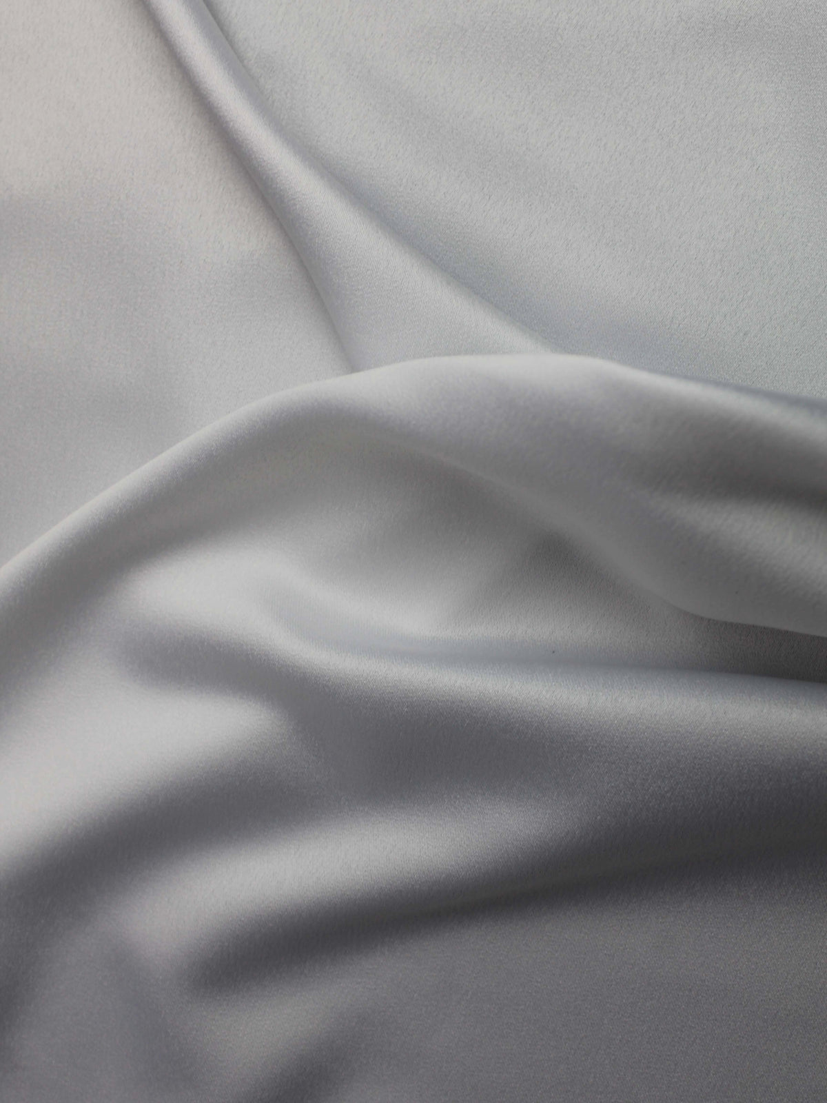 Weißer Polyester-Satin-Crêpe - P60
