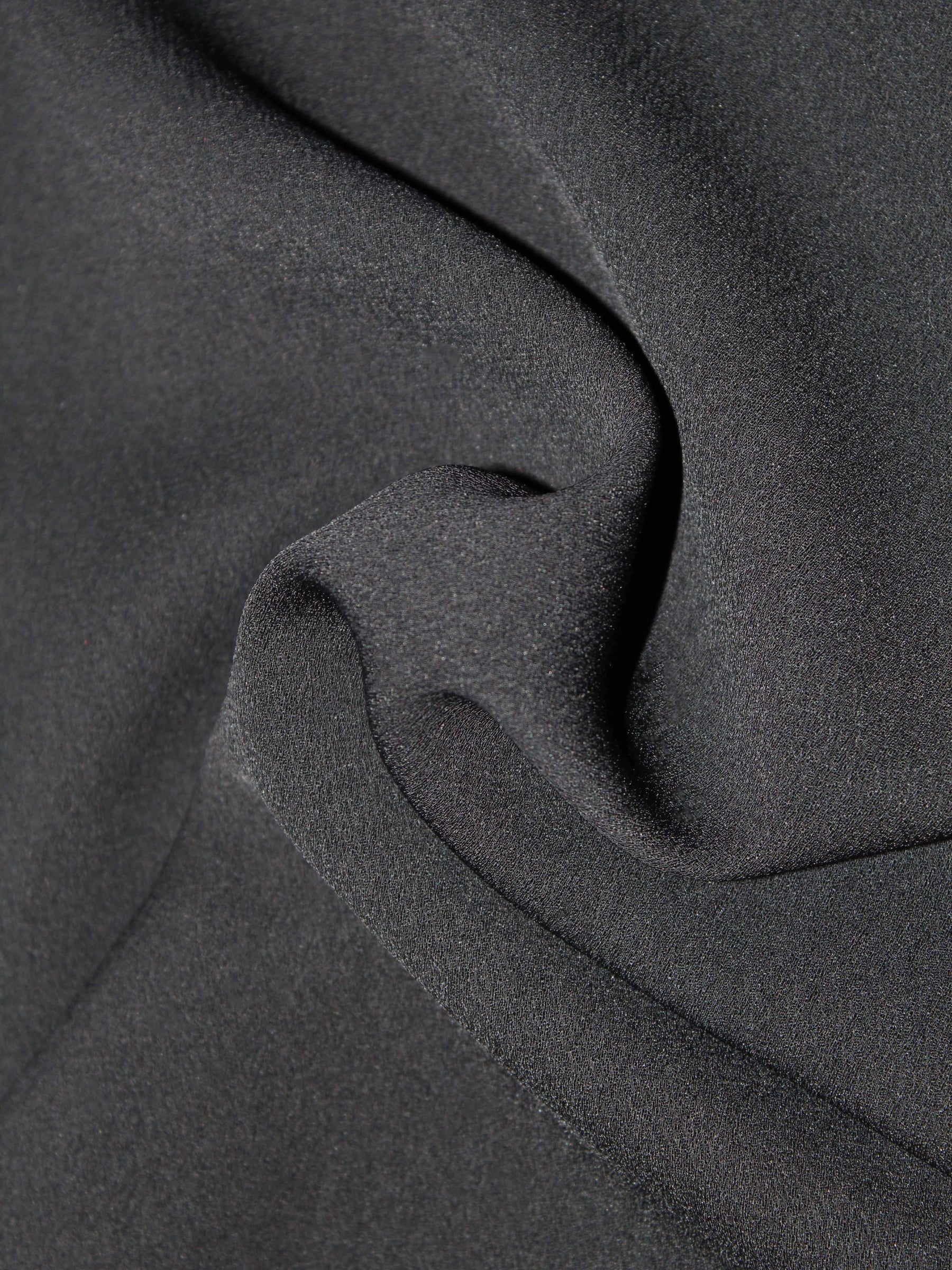 Schwarze Poly-Georgette - P62