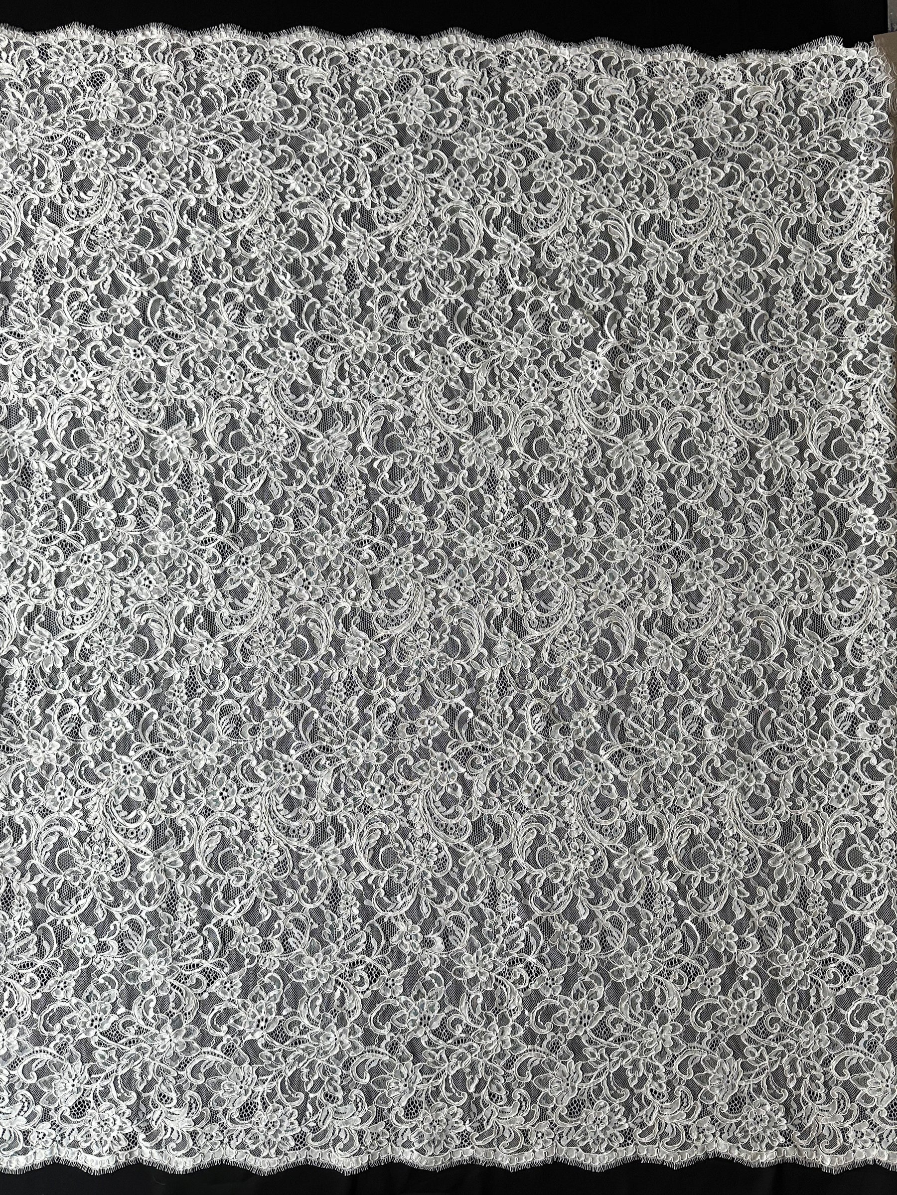 Elfenbeinfarbene Kordelspitze - P633