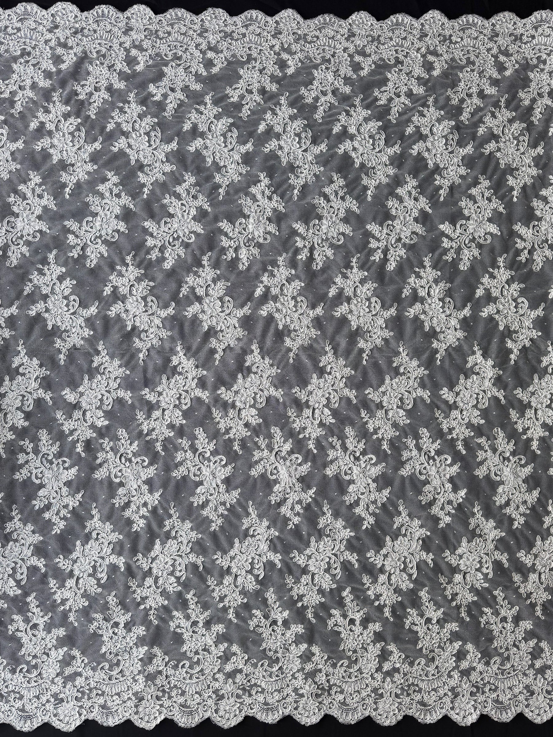 Elfenbeinfarbene Kordelspitze - P637