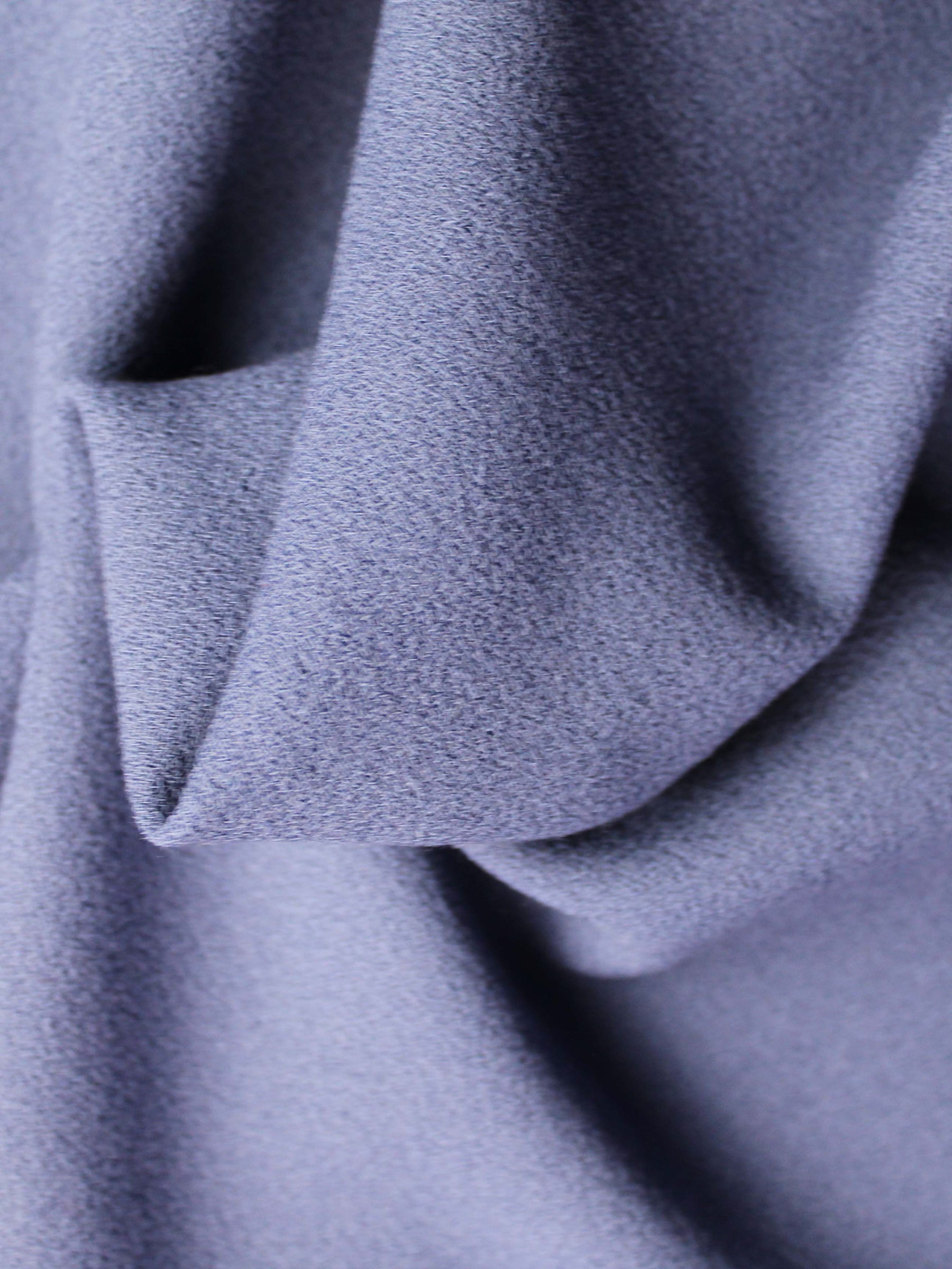 Traubenfarbener italienischer Woll-Crêpe - P640