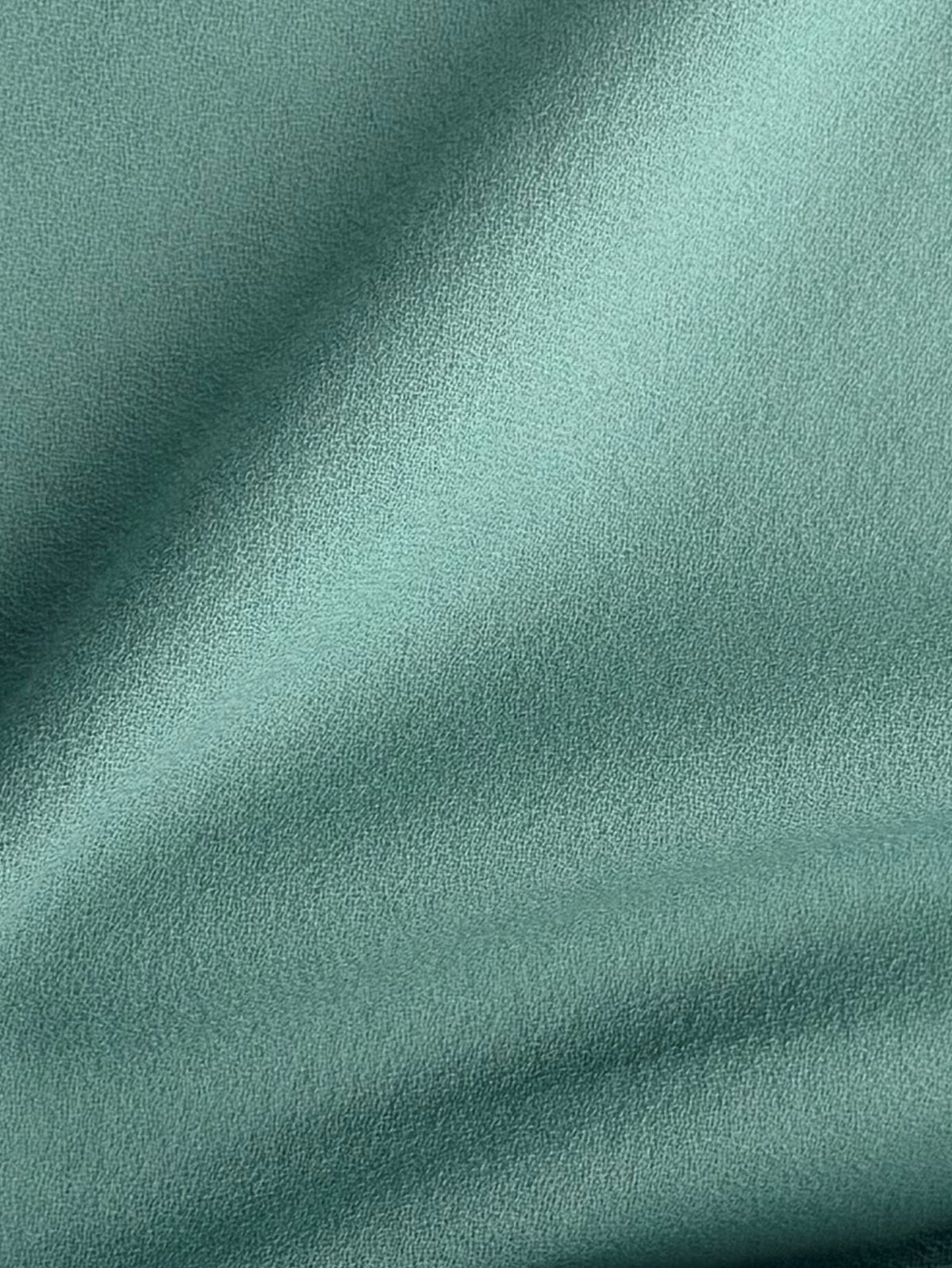 Nebelgrüner italienischer Woll-Crêpe - P640