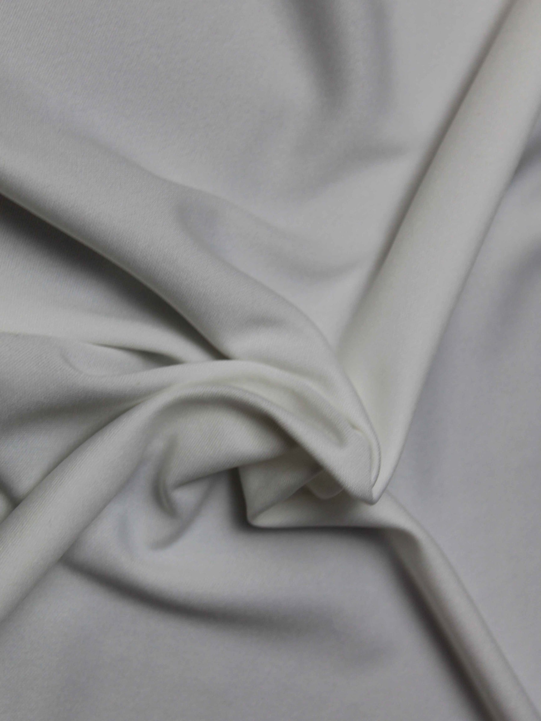 Elfenbeinfarbener Strickjersey - P65