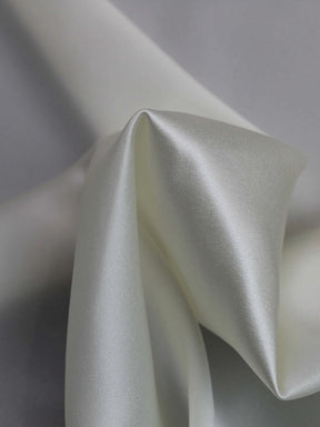 Blasser Elfenbein Seiden-Lycra-Satin – P747