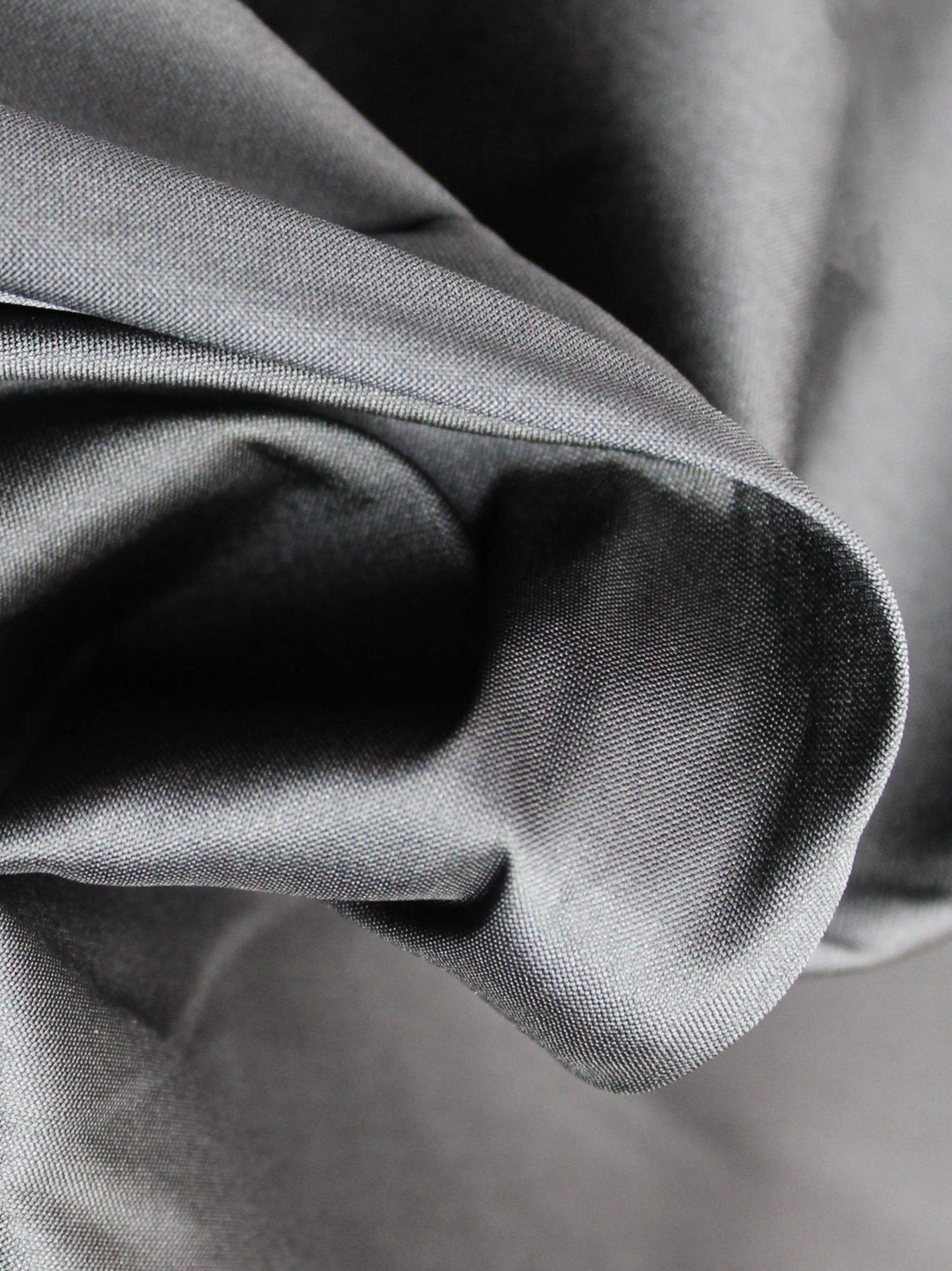 Schwarzer Polyester-Taft - P75