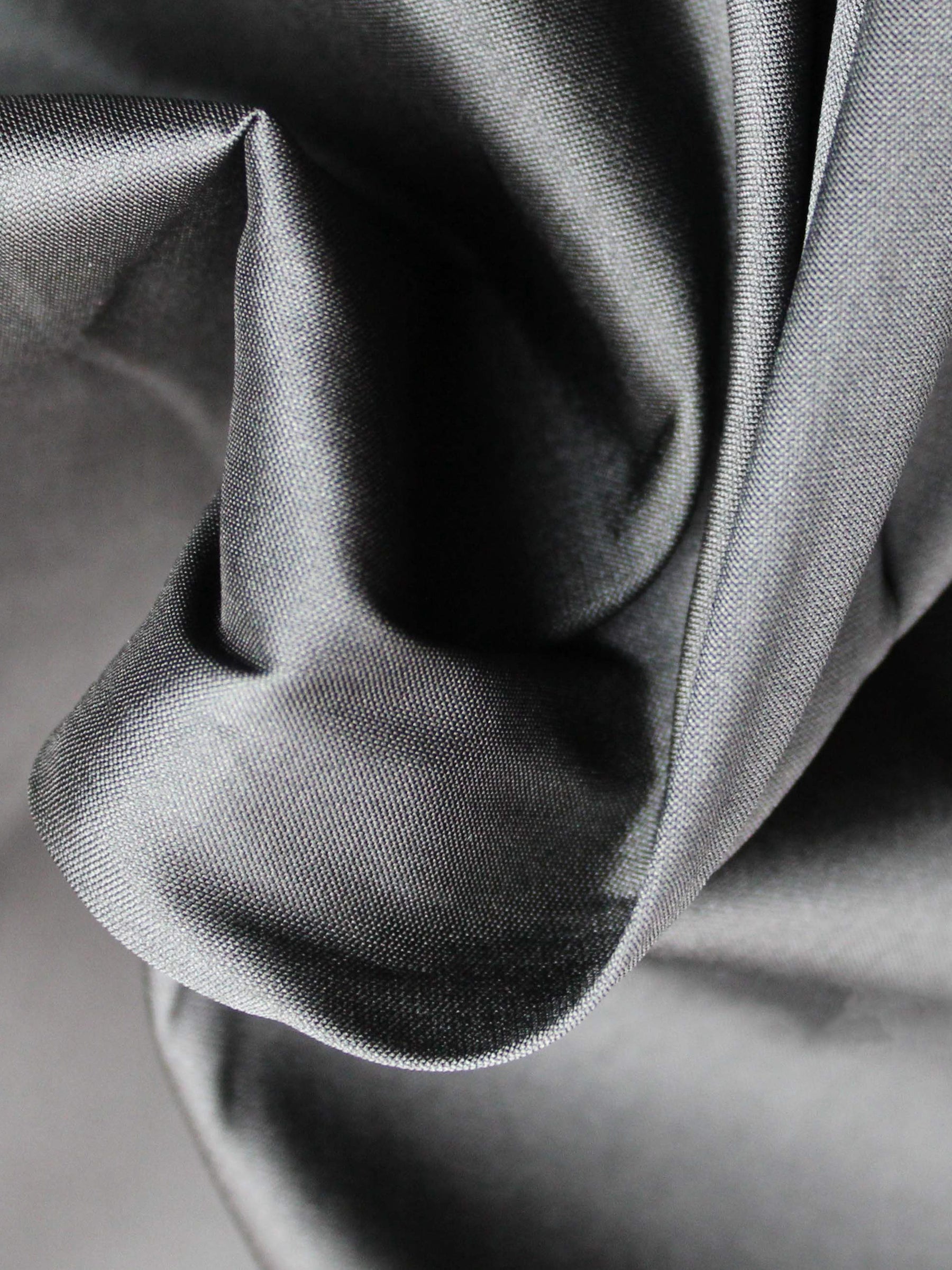 Schwarzer Polyester-Taft - P75