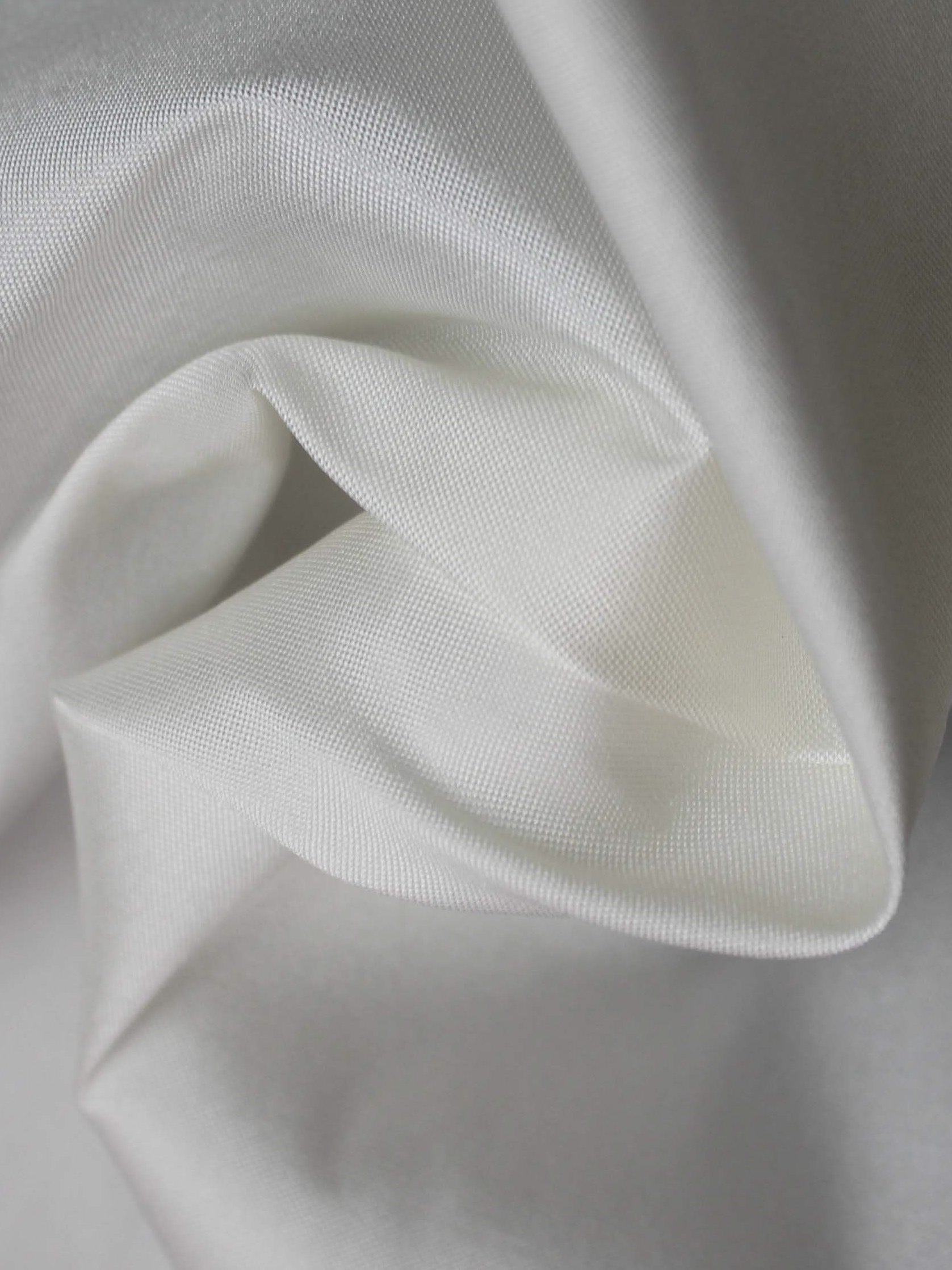Blass elfenbeinfarbener Polyester-Taft - P75
