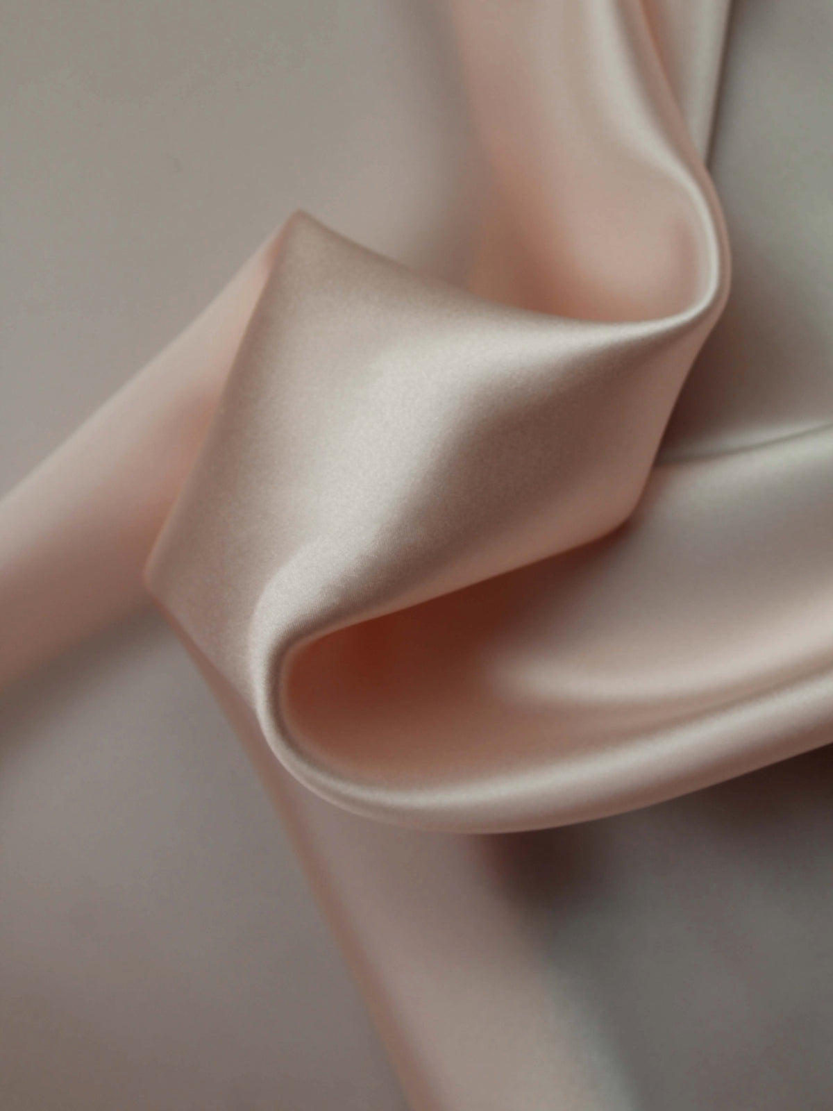 Zartrosa Seidensatin - P761