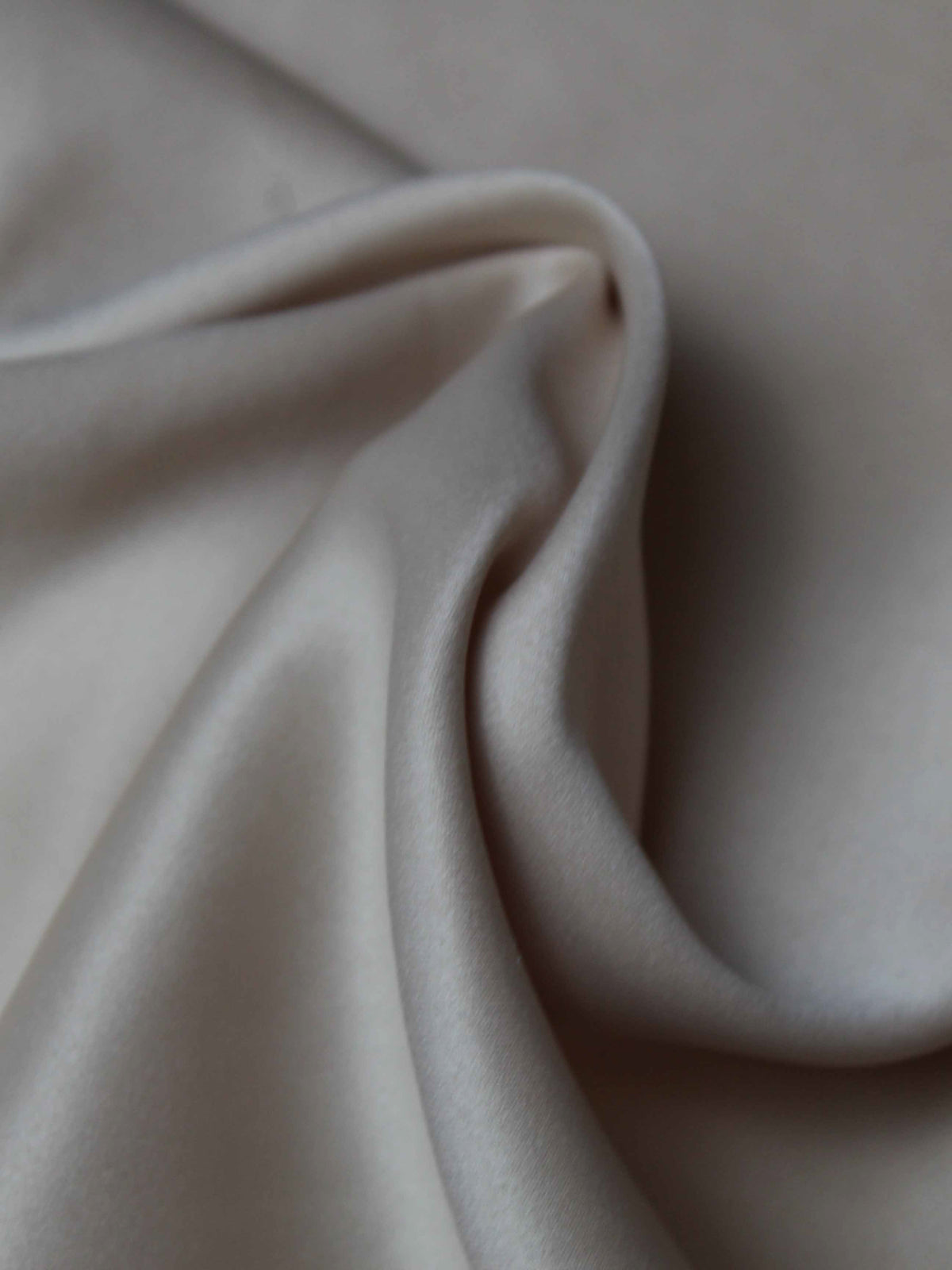 Kaffeebrauner Polyester-Softsatin - Trust (P77)