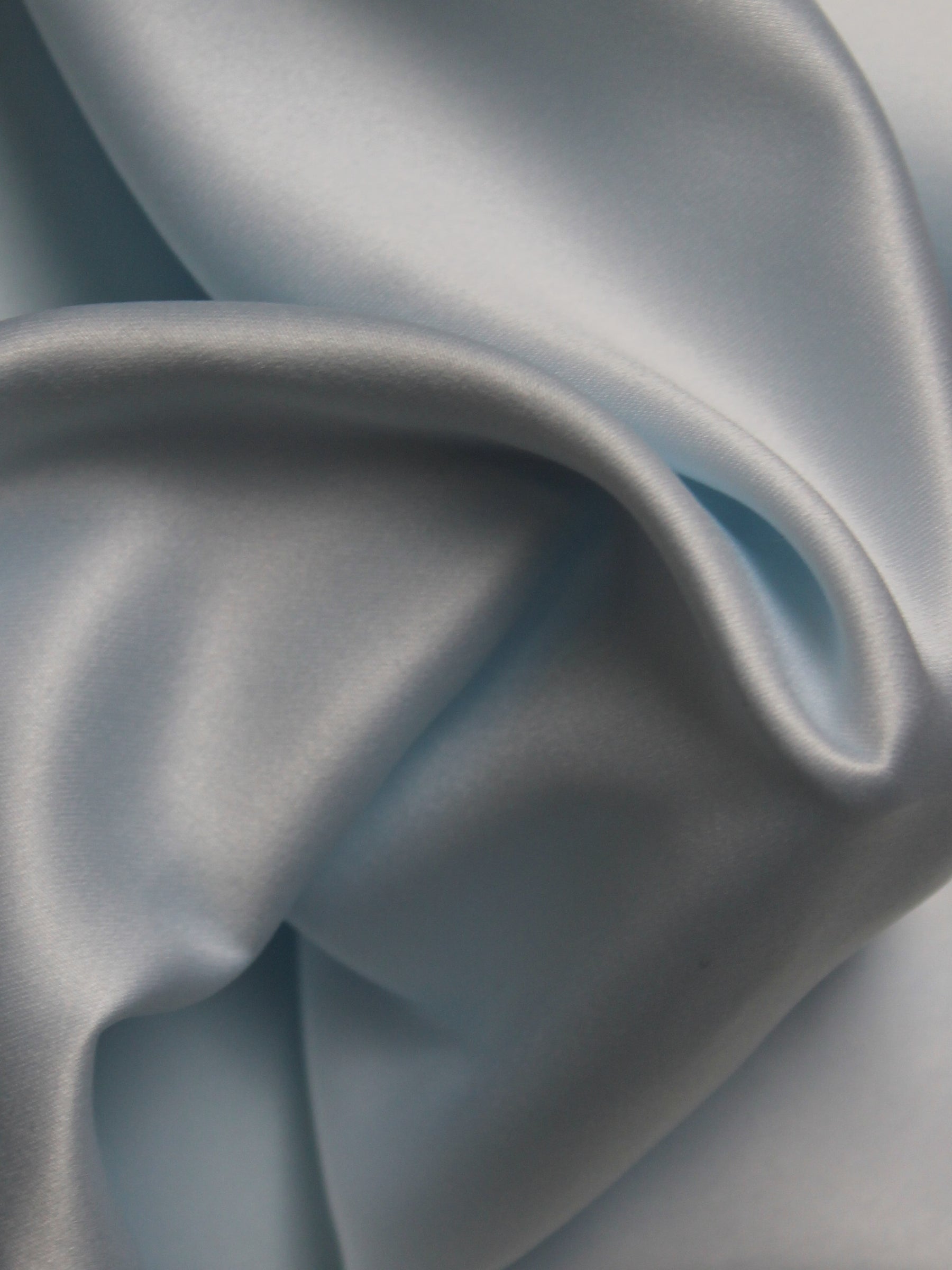 Eisblauer Polyester-Softsatin - Trust (P77)