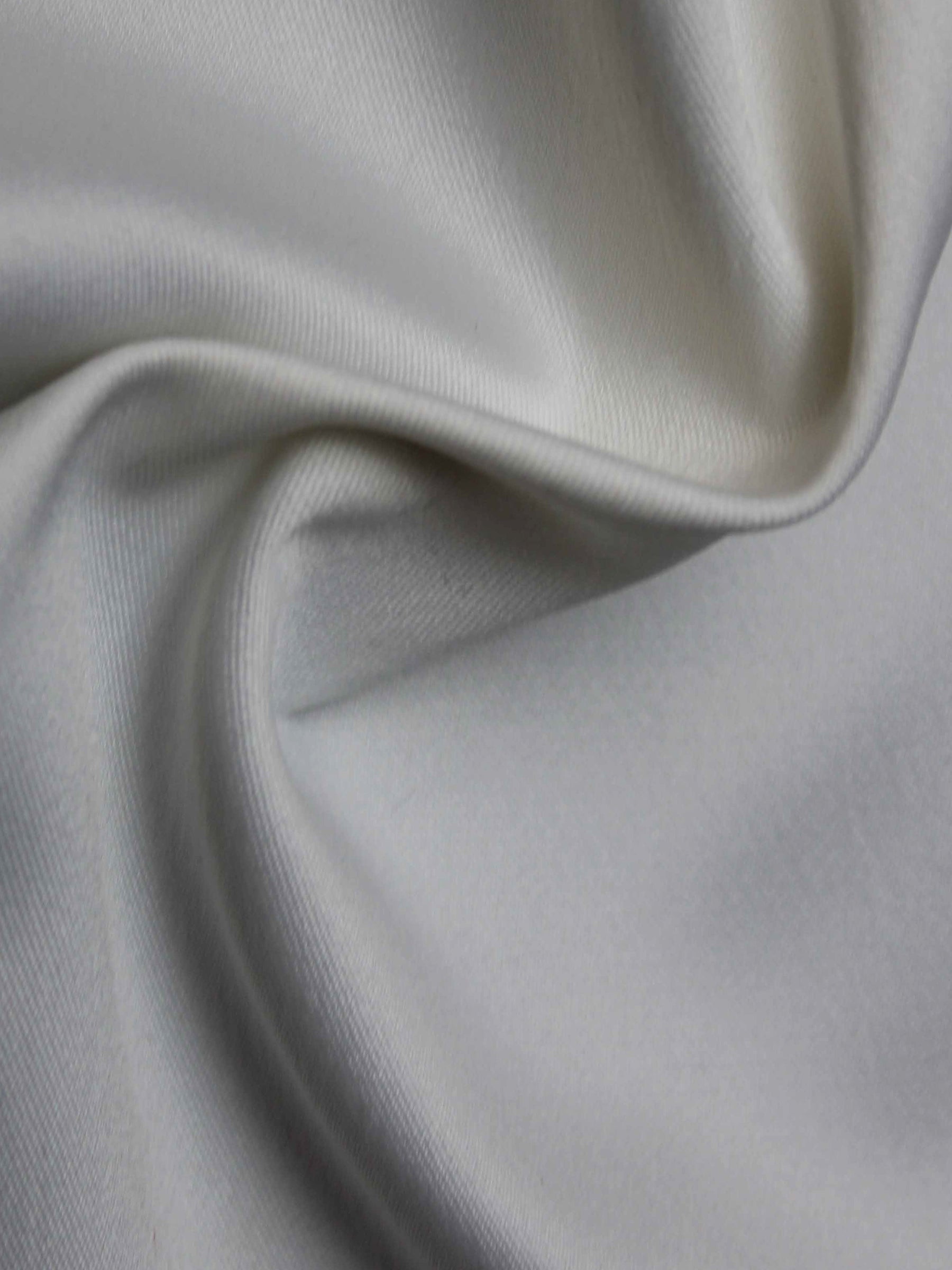 Elfenbeinfarbener Polyester-Lycra-Duchess-Satin - P83