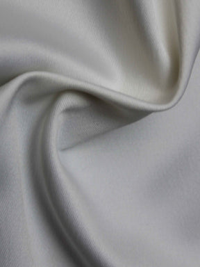 Elfenbeinfarbener Polyester-Lycra-Duchess-Satin - P83