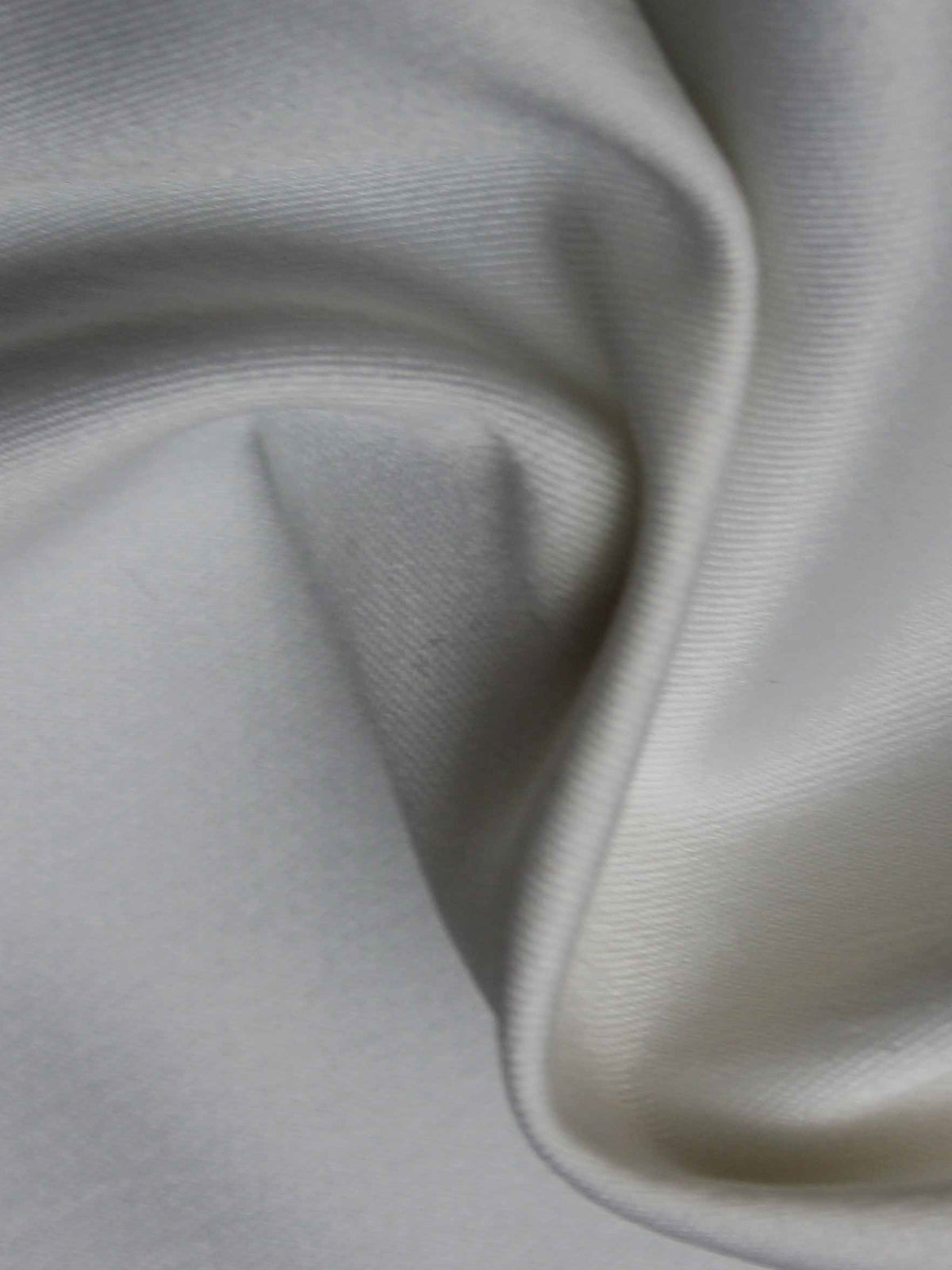 Elfenbeinfarbener Polyester-Lycra-Duchess-Satin - P83