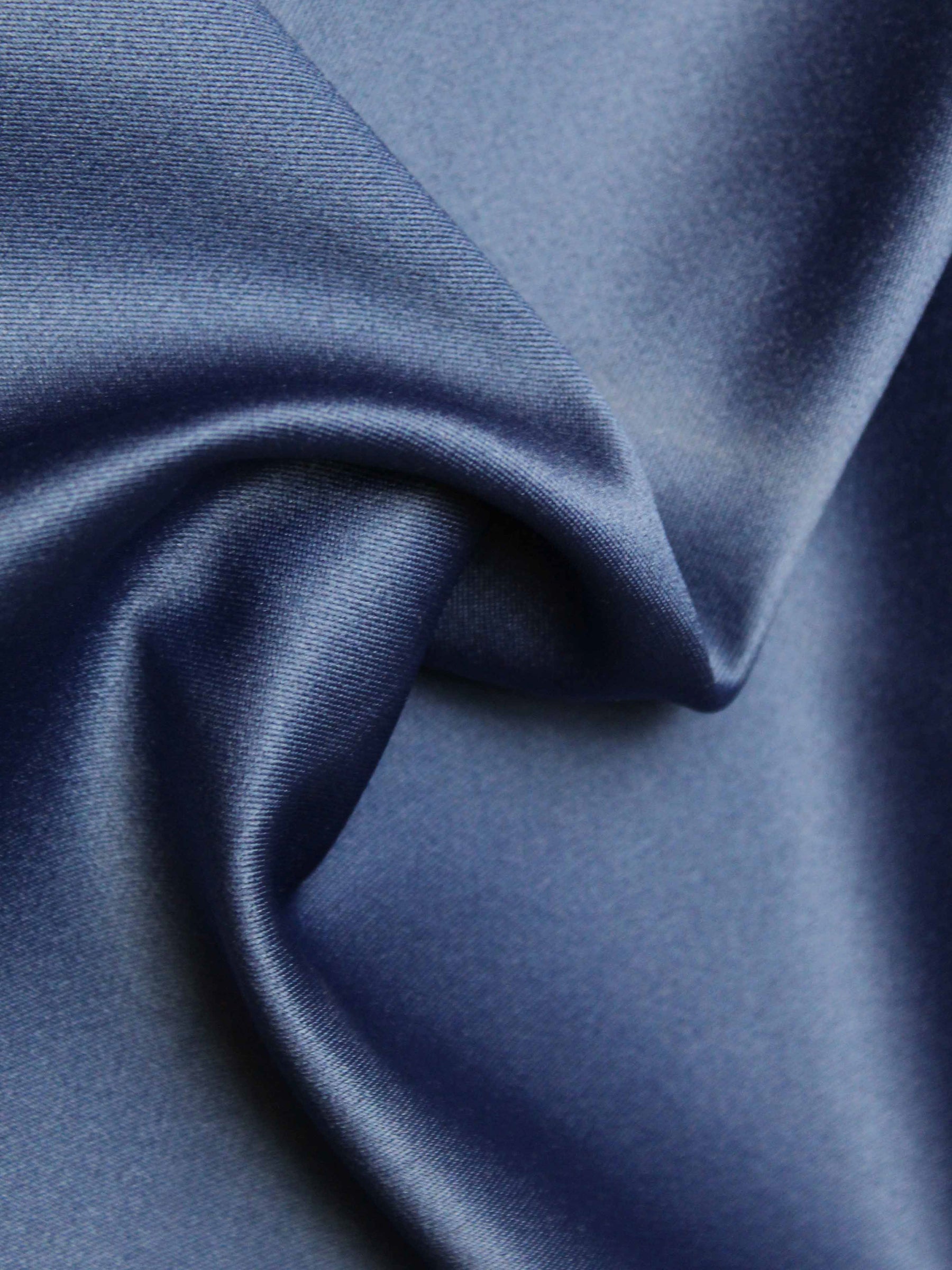 Mitternachtsblauer Polyester-Lycra-Duchess-Satin - P83