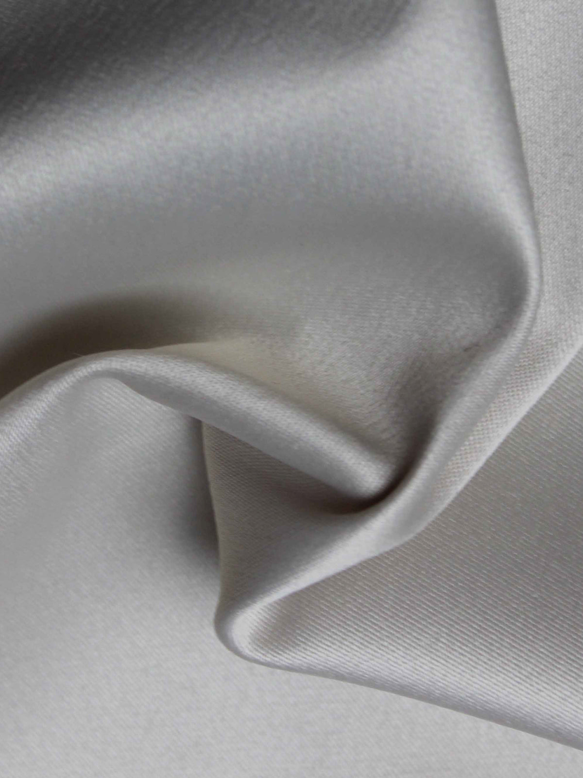 Austernfarbener Polyester-Lycra-Duchess-Satin - P83
