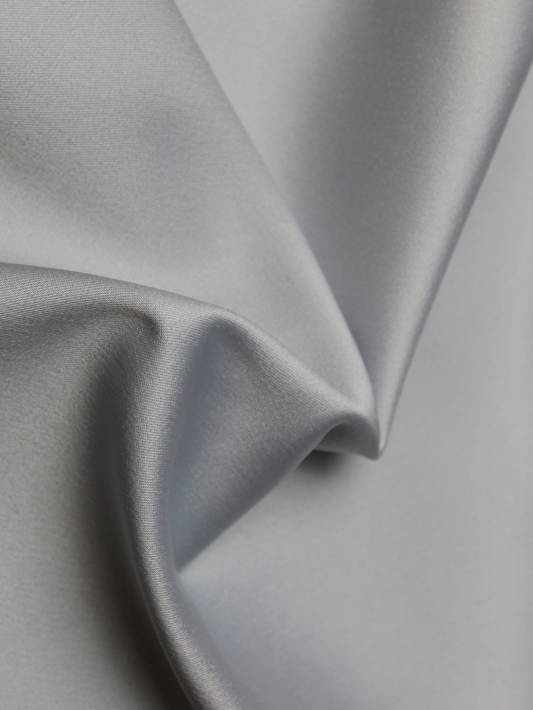 Silbernes Polyester-Lycra-Duchess-Satin - P83
