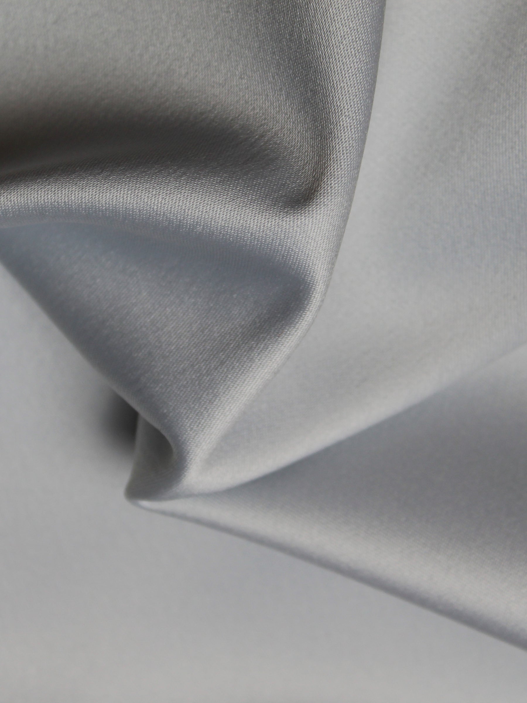 Silbernes Polyester-Lycra-Duchess-Satin - P83