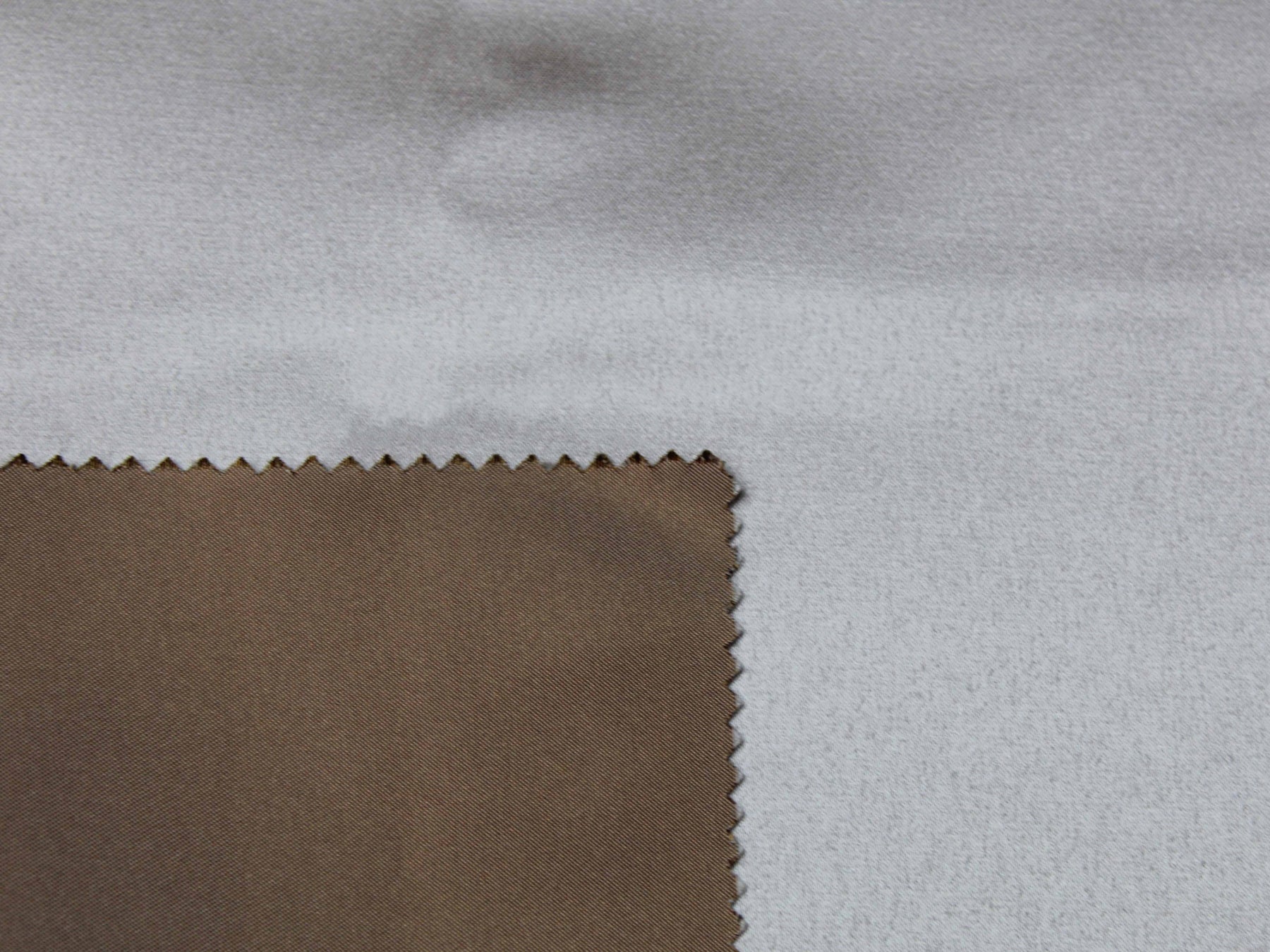 Nerz 2-farbig Satin - P84