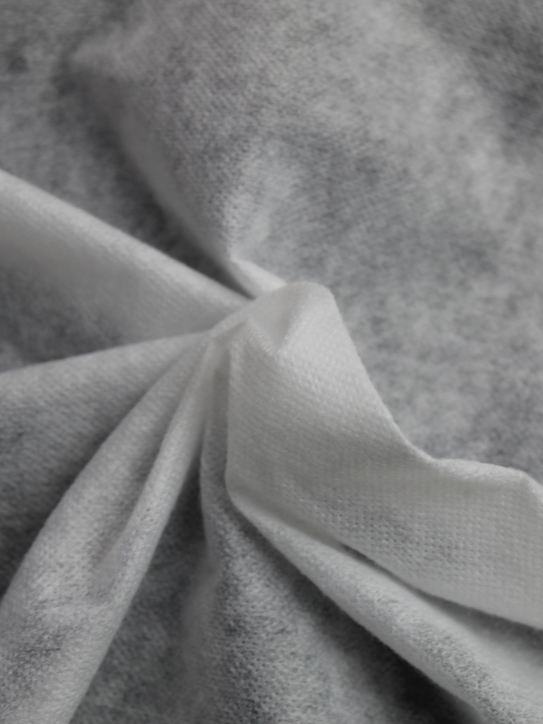 Weißes, aufbügelbares Vlies - P977