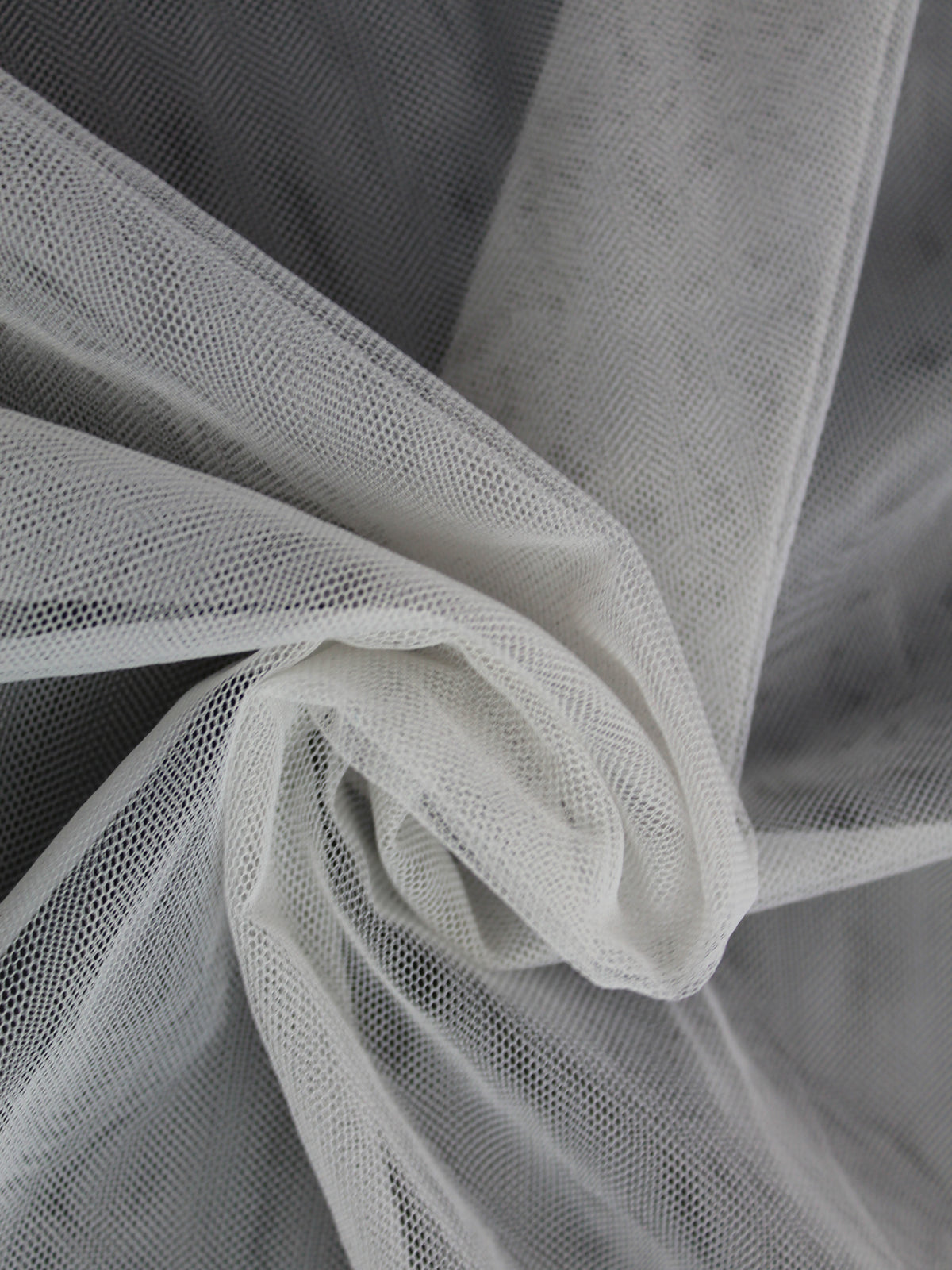 Hellgrauer (840) Tüll - P9