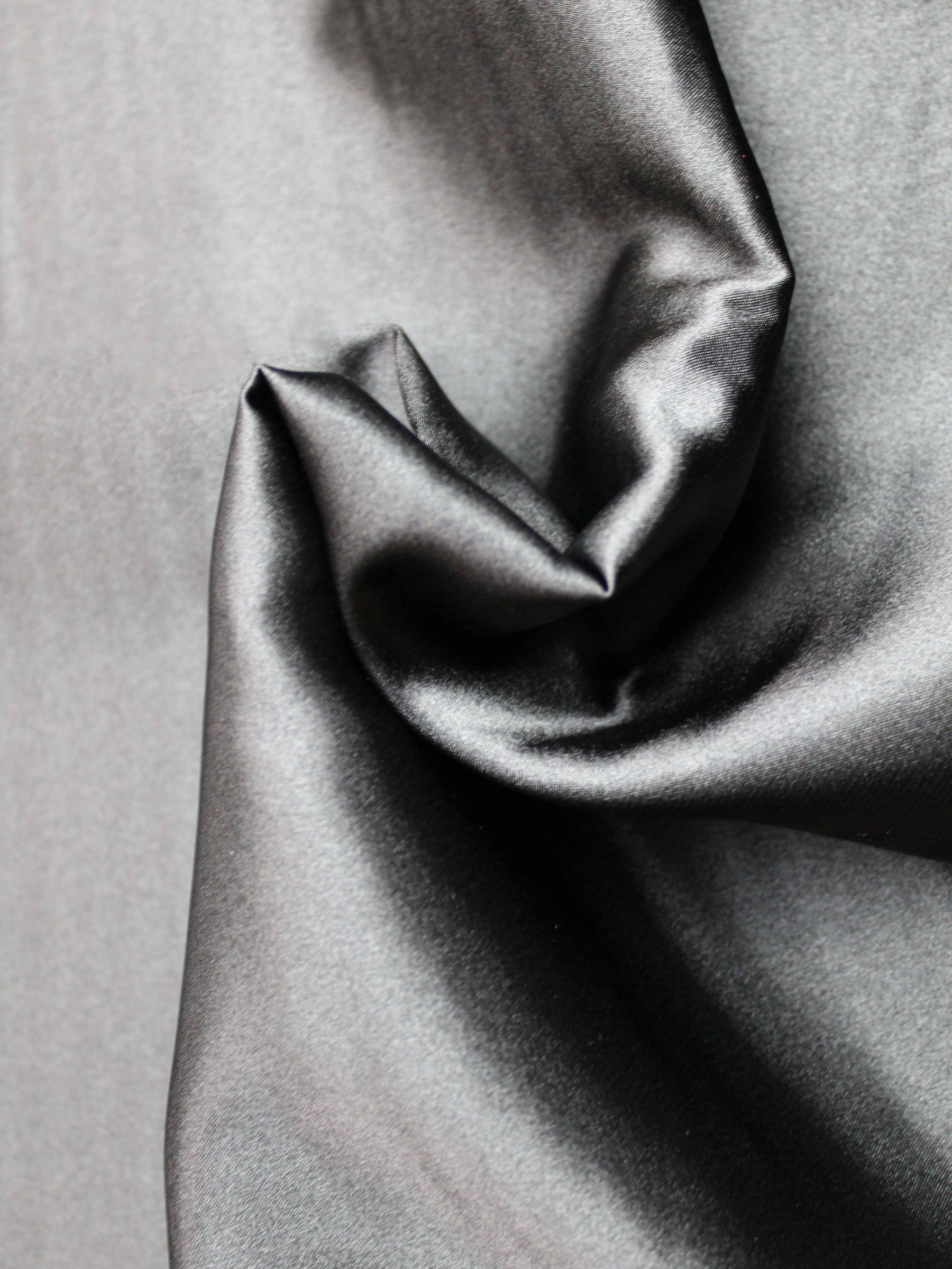 Schwarzer Polyestersatin - PB1005