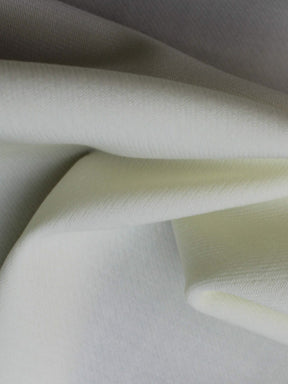 Elfenbeinfarbener italienischer Wollkrepp – P640