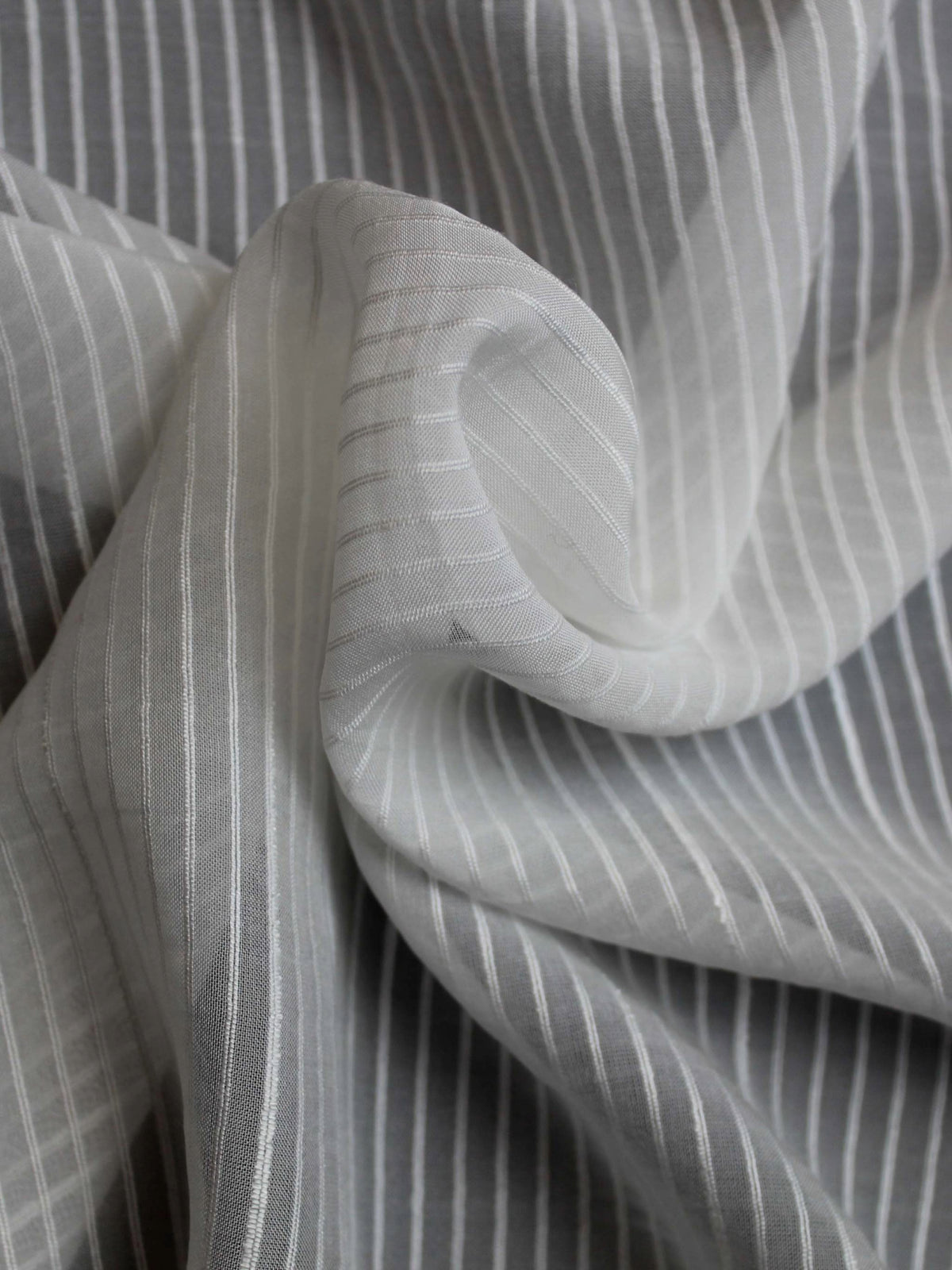 Elfenbeinfarbener gestreifter Voile – PH5002