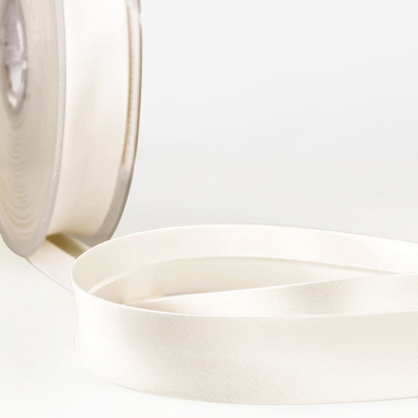 Schrägband aus elfenbeinfarbenem Satin - RK1020