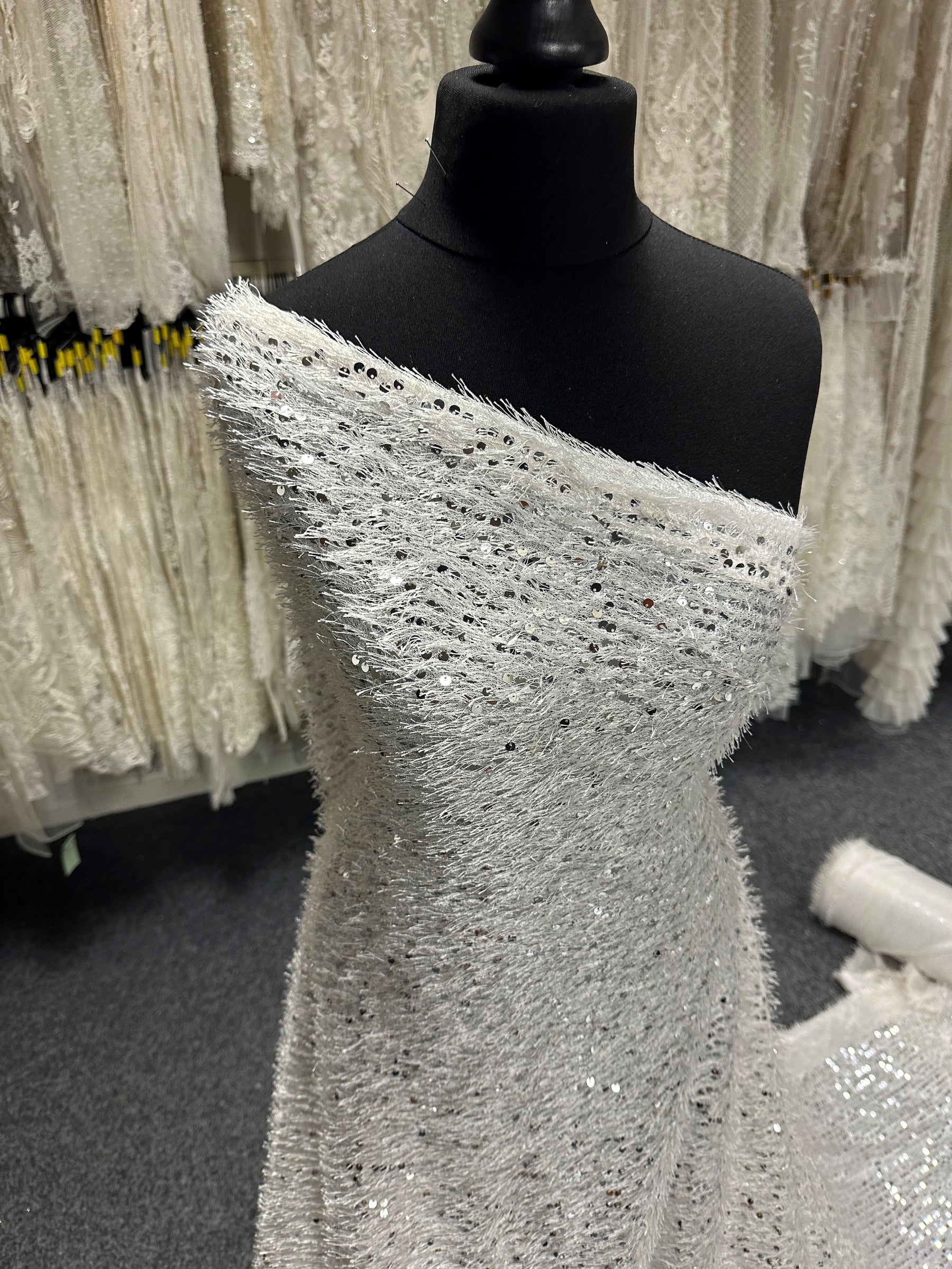 Silberner Glamour-Stoff – Ravine