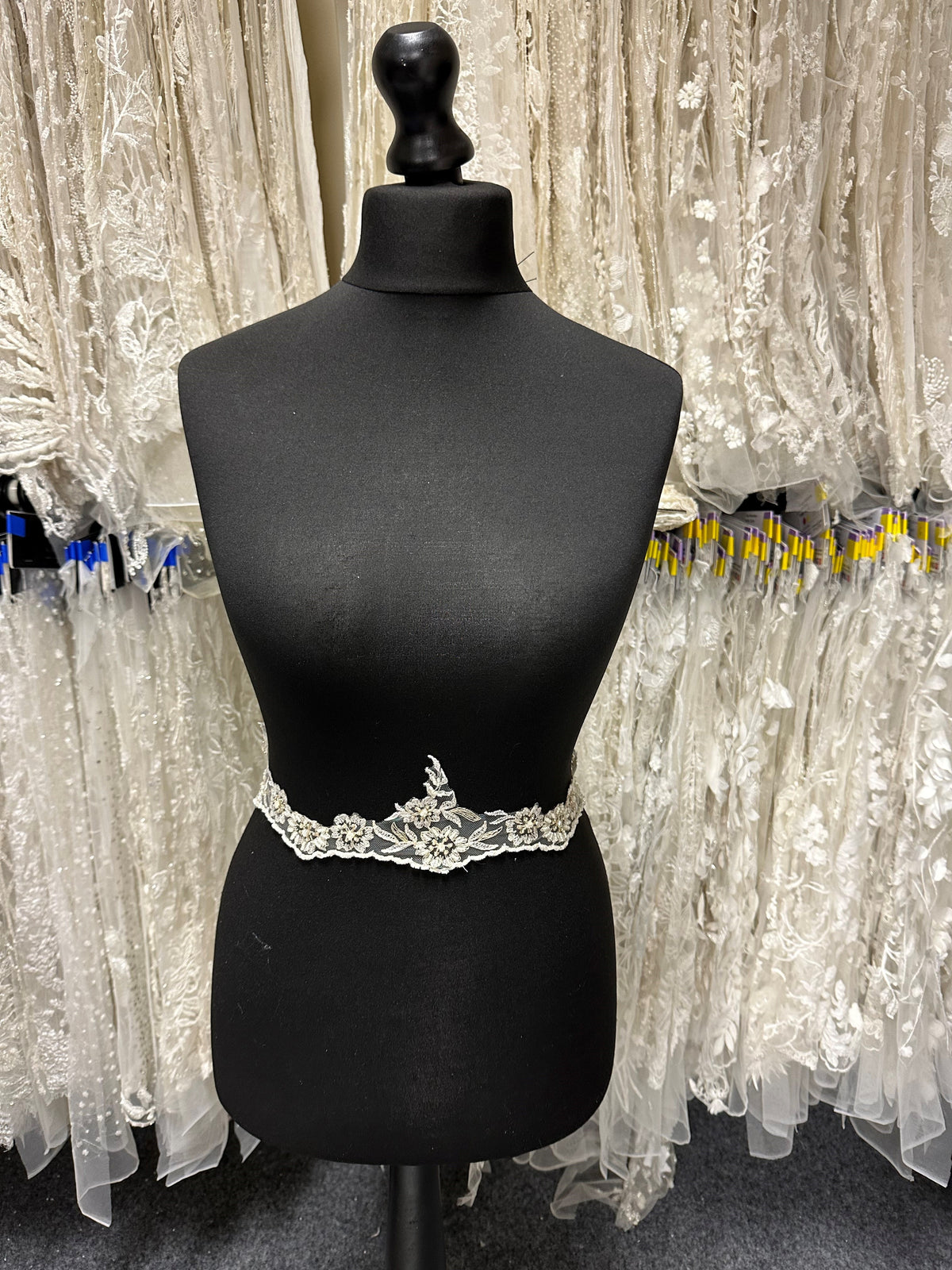 Elfenbeinfarbene Perlenspitzenborte - Riese