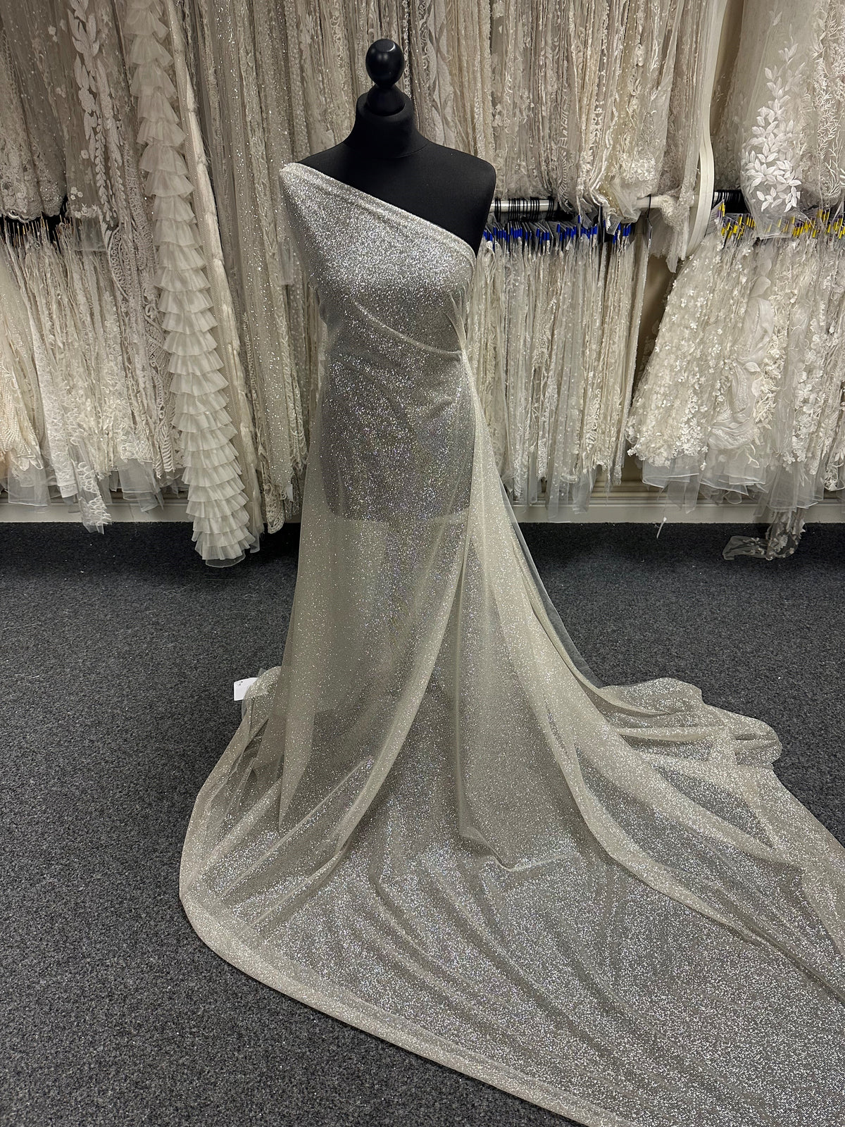 Elfenbeinfarbener Glitzertüll - Gruß