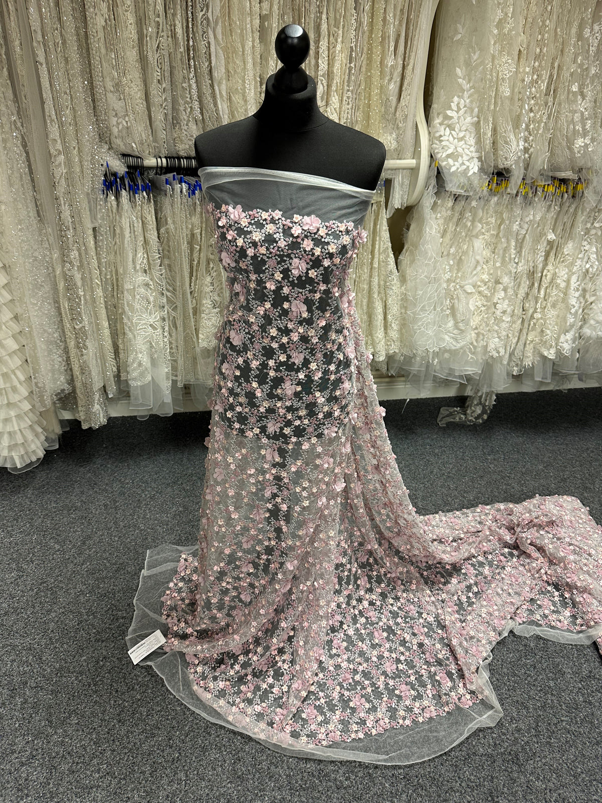 Rosa 3D-Stickspitze - Savinder