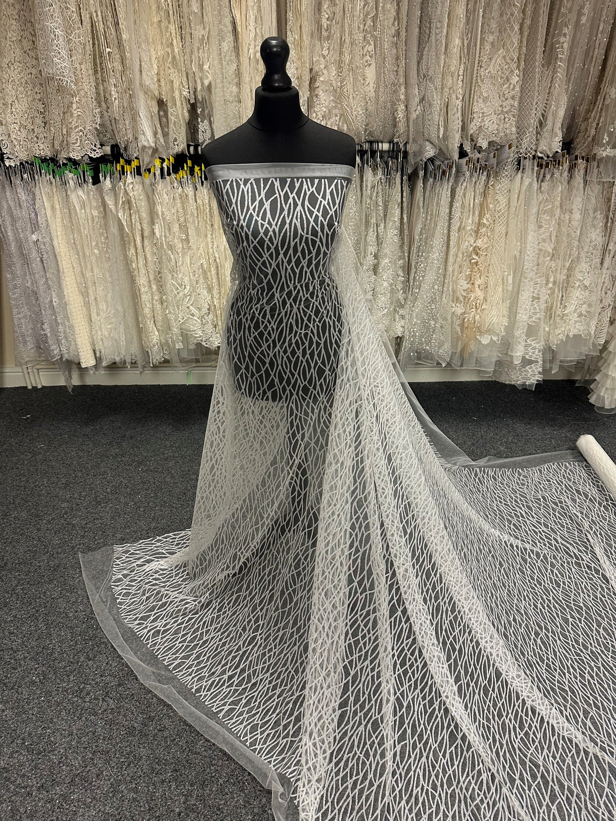 Elfenbeinfarbener Glitzertüll – Sparta