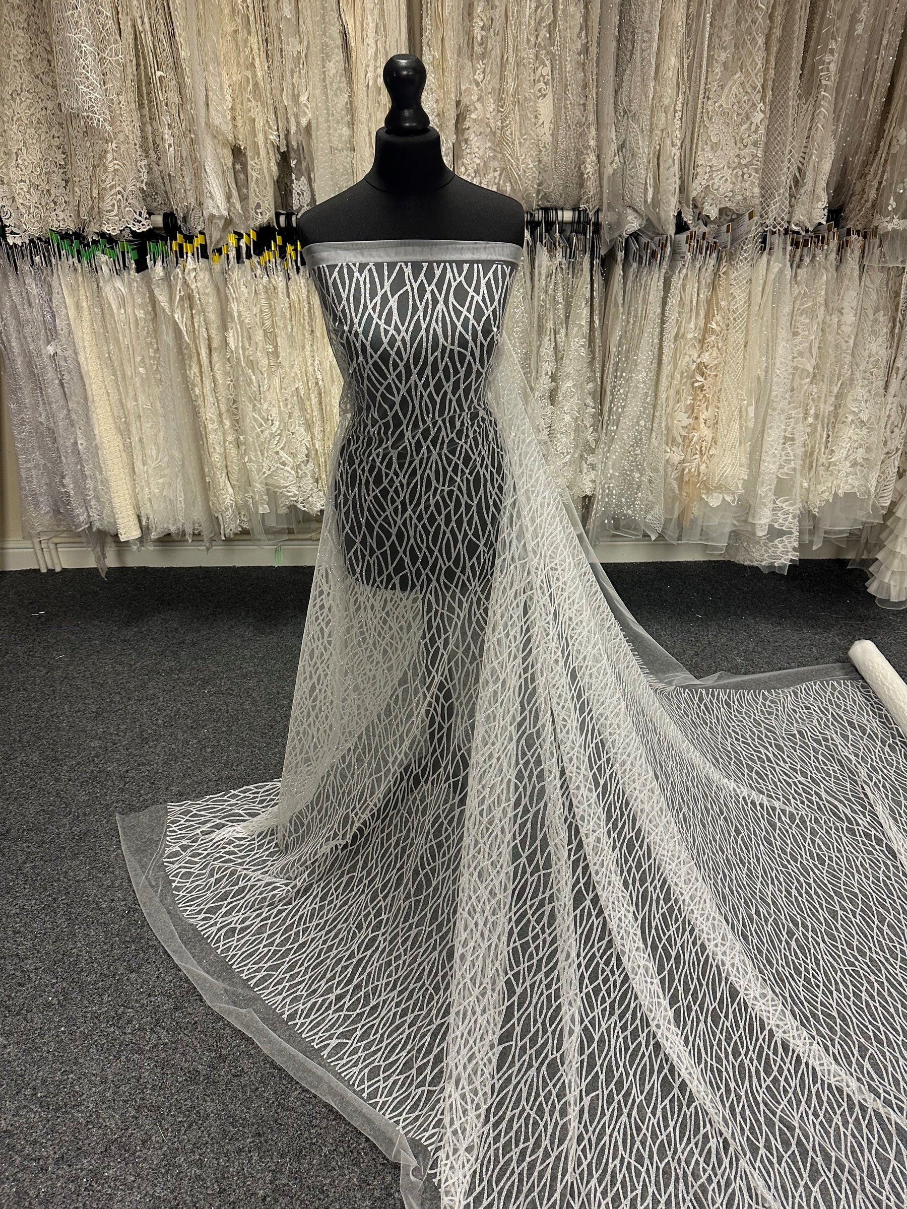 Elfenbeinfarbener Glitzertüll – Sparta