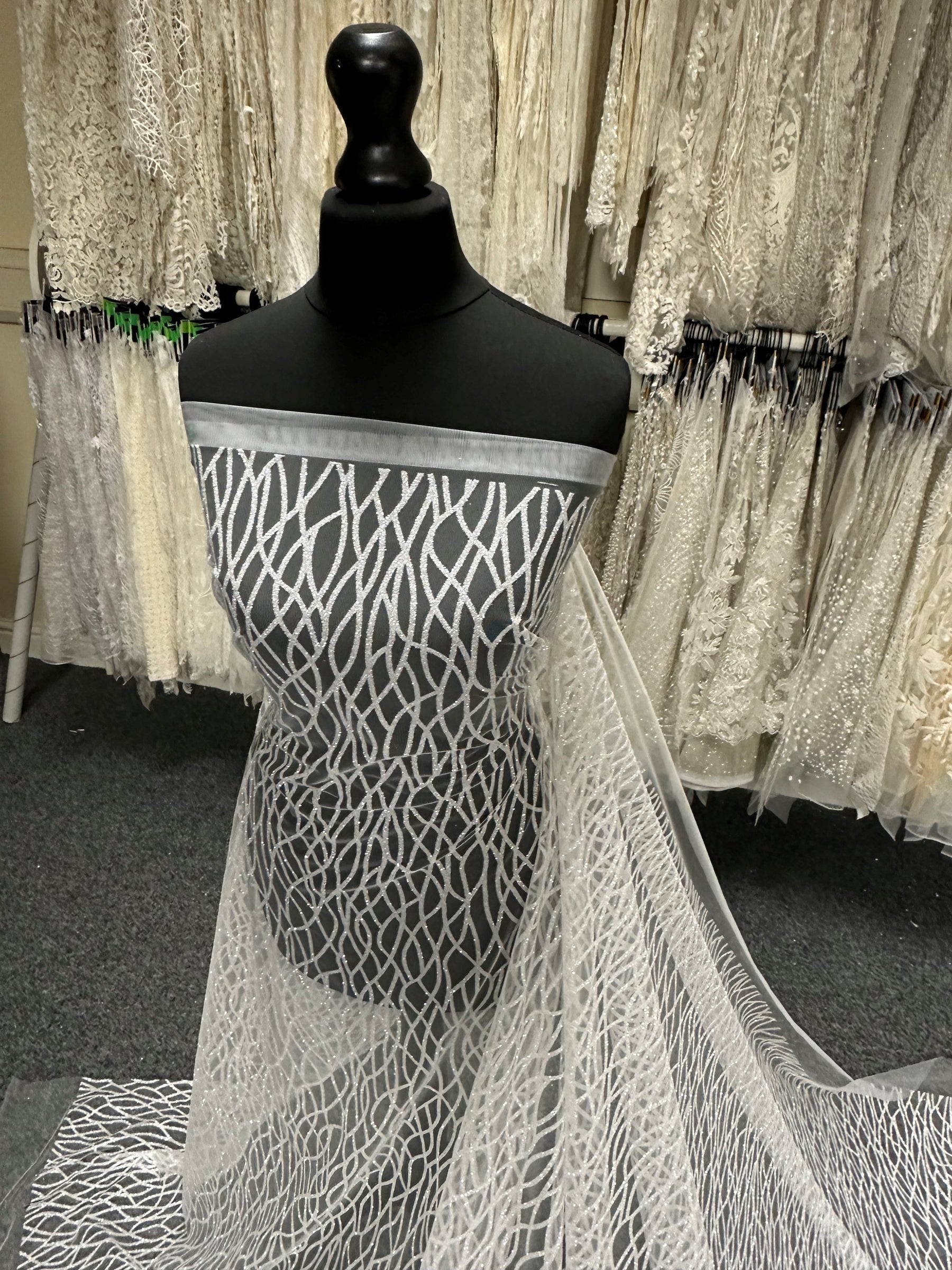 Elfenbeinfarbener Glitzertüll – Sparta