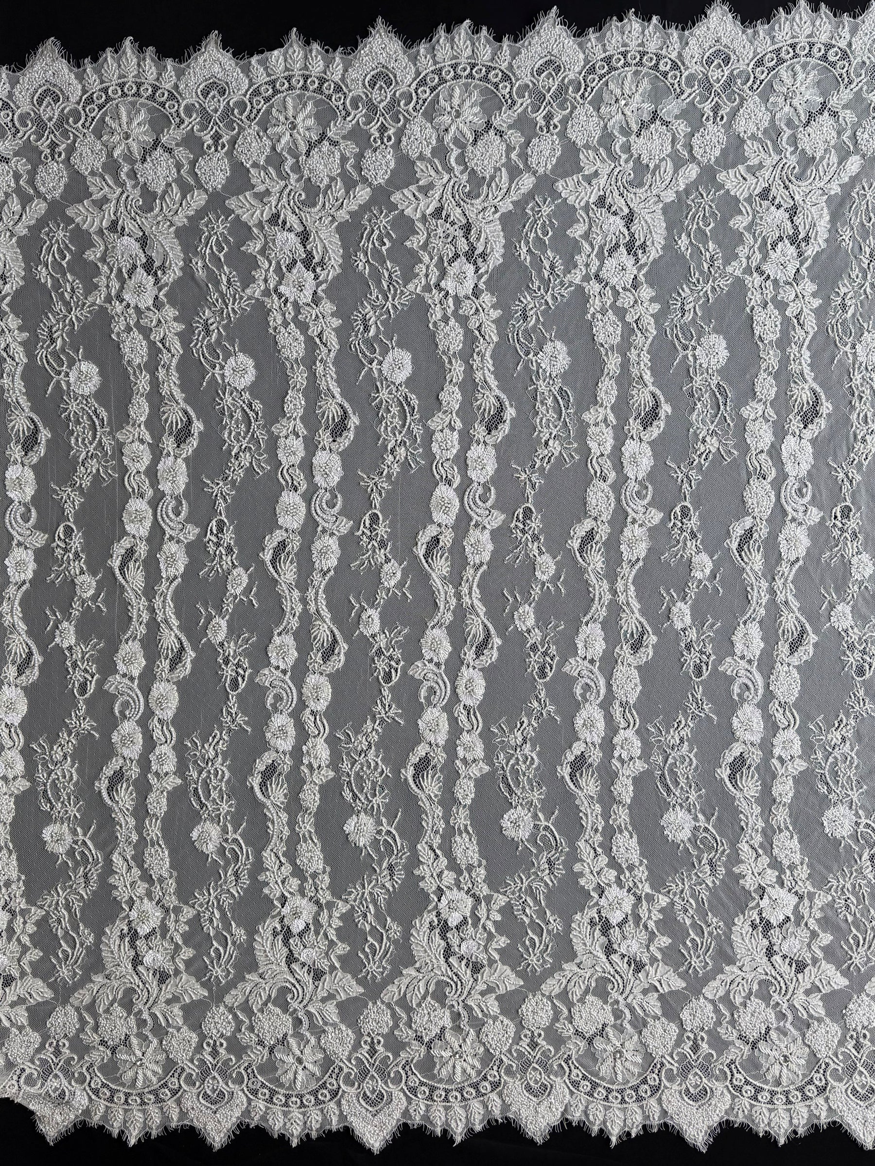 Elfenbeinfarbene handbestickte Raschelspitze - Severiano