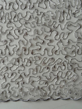 Silberner Pailletten-Tüll mit Stickerei – EB3001