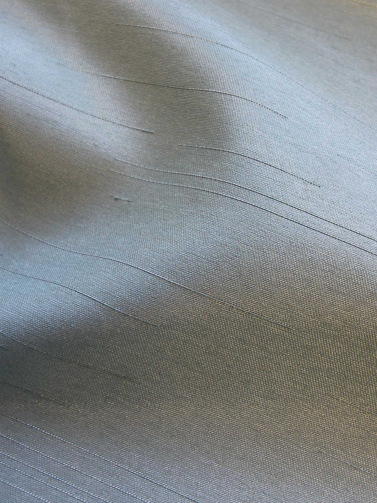 Salbeifarbenes Dupion mit Polyester-Satin-Rückseite – Klarheit