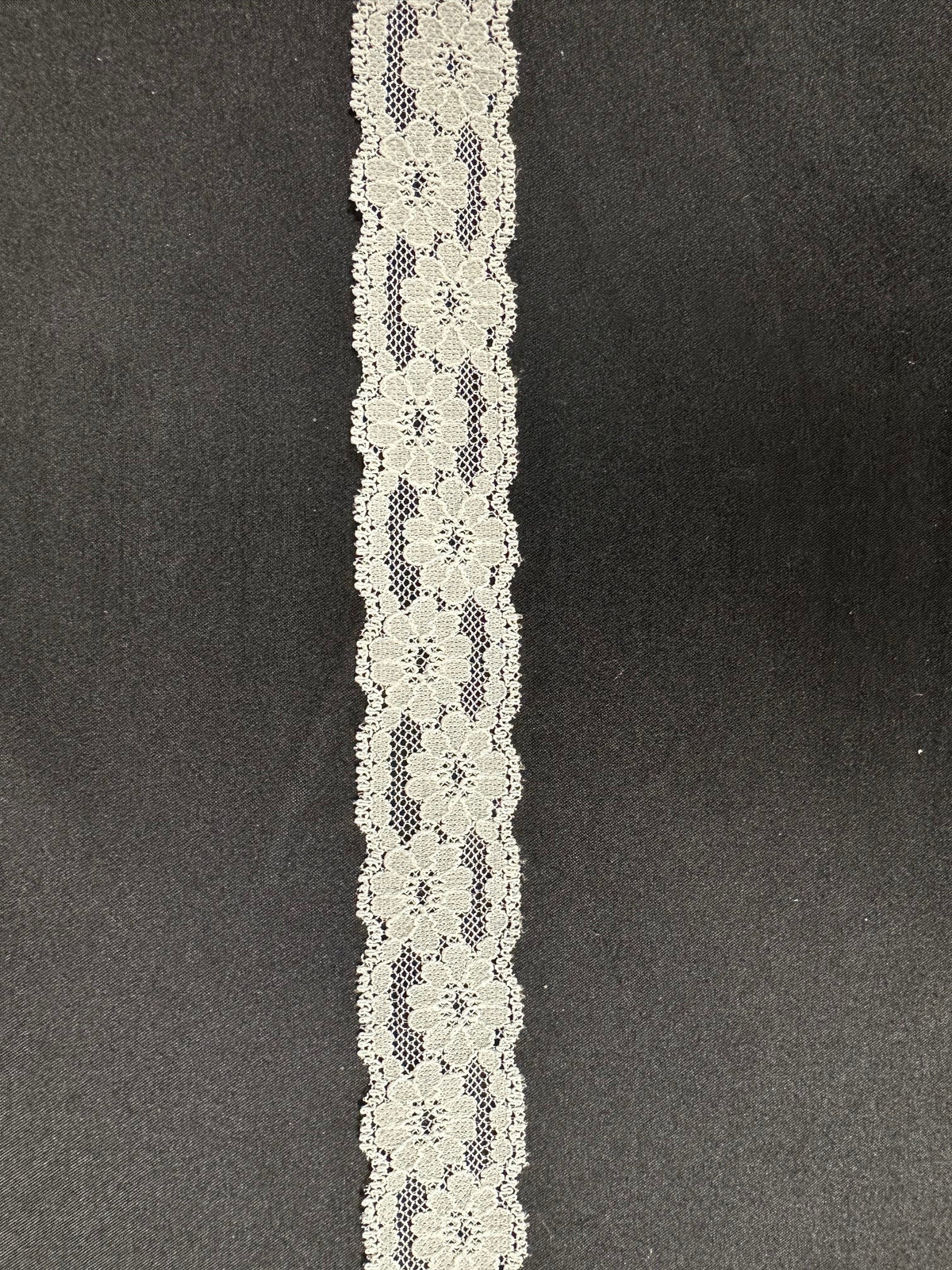 Weißer Spitzenbesatz - T 738 (CF)