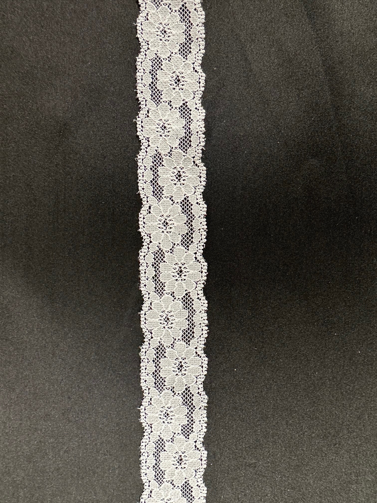 Weißer Spitzenbesatz - T 738 (CF)