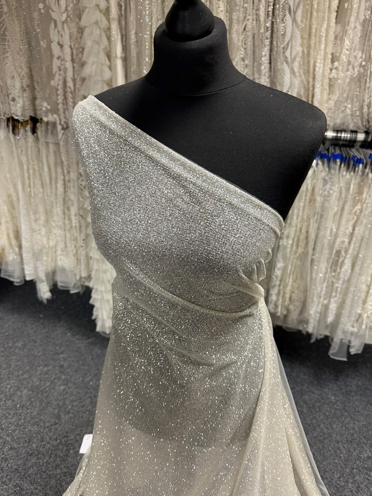 Elfenbeinfarbener Glitzertüll - Gruß