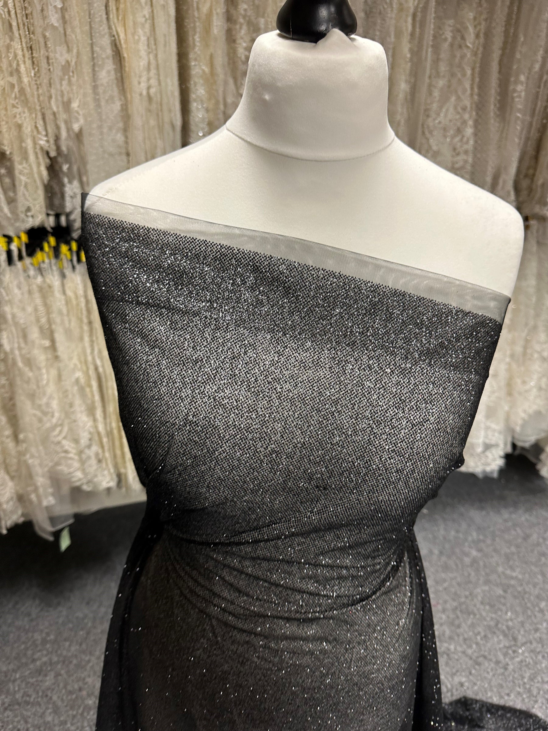 Schwarzer Glitzertüll - Salvage