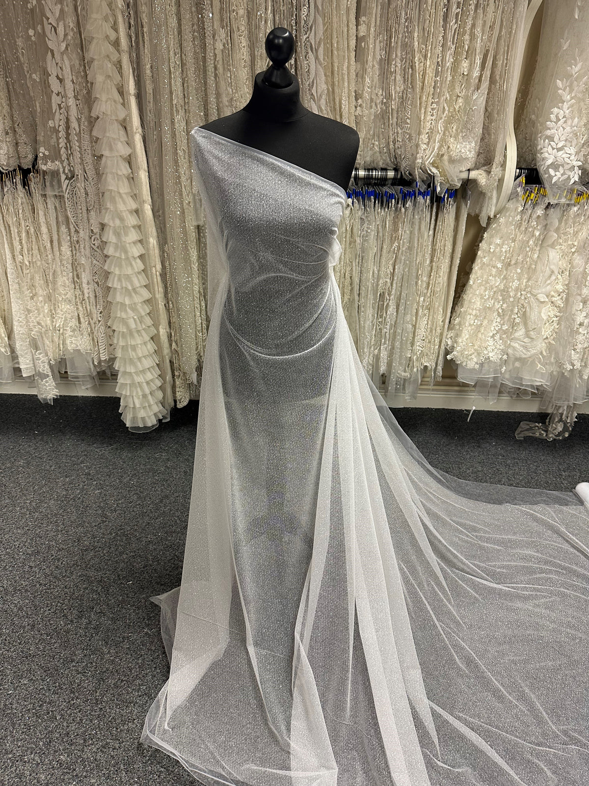 Weißer Glitzertüll - Restaurierung