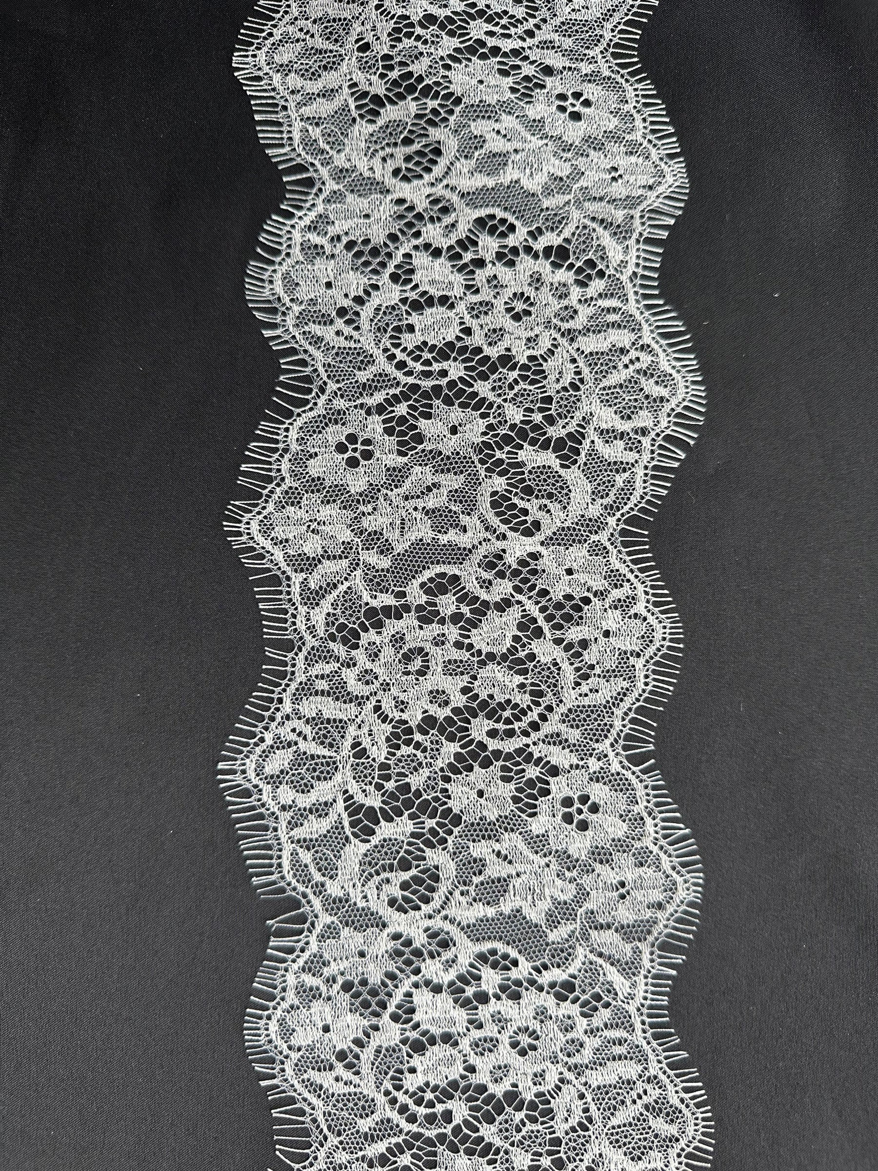 Elfenbeinfarbene Chantilly-Spitzenborte – Sieben