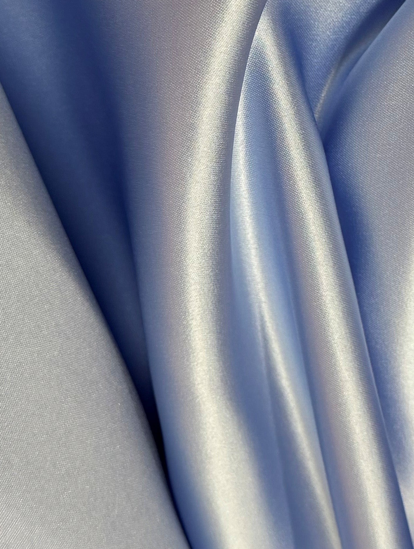 Himmelblauer Polyester-Duchesse-Satin – Contessa